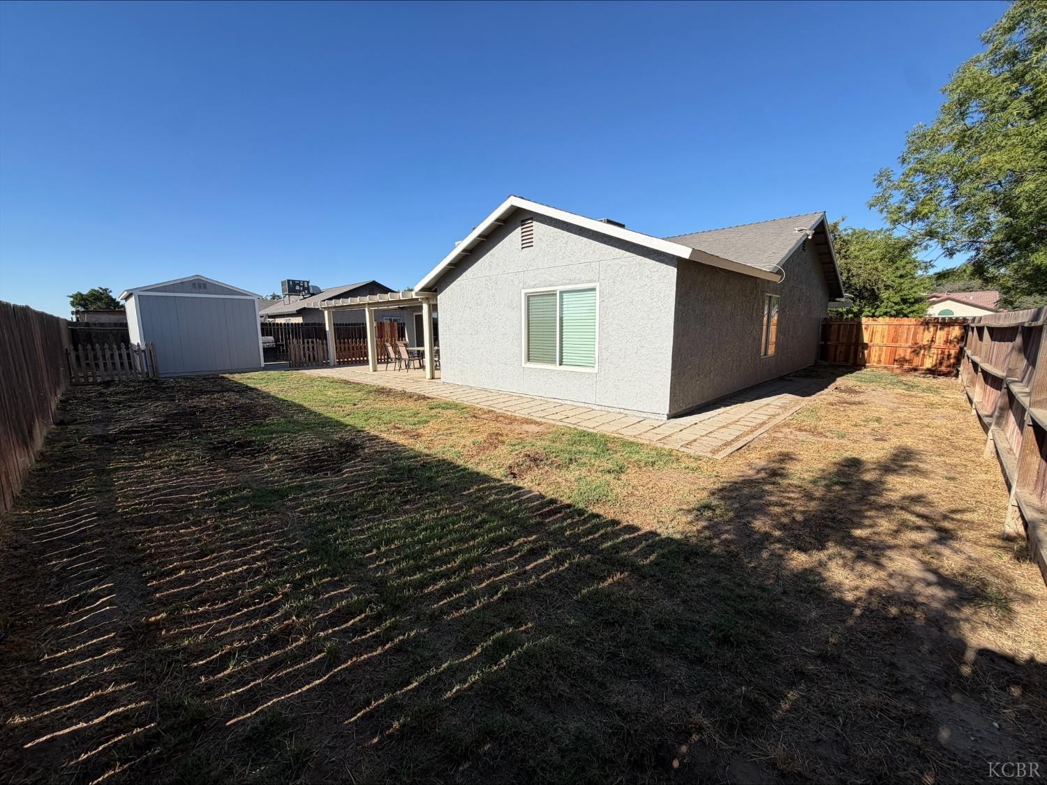 399 Barcelona Dr, Lemoore, CA 93245