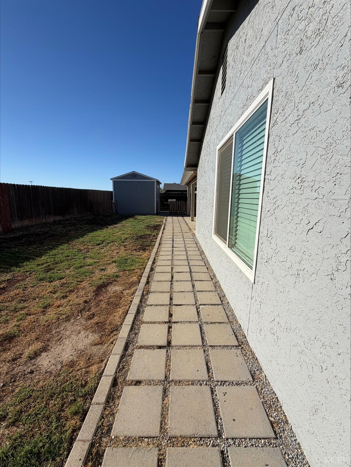 399 Barcelona Dr, Lemoore, CA 93245