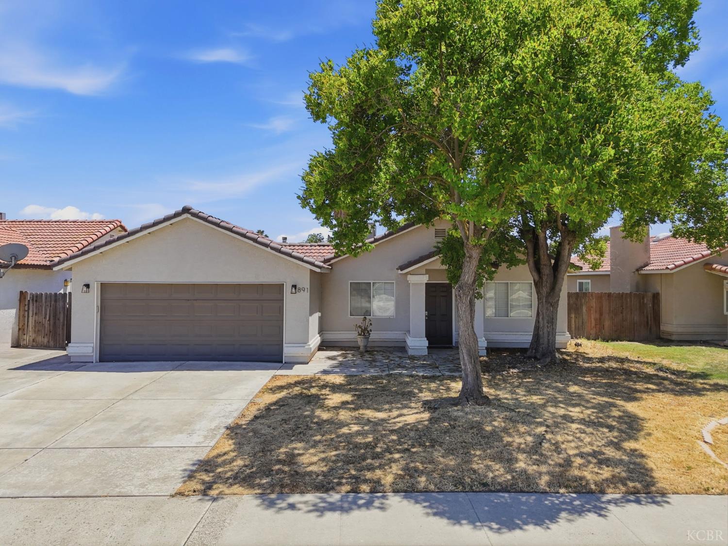 891 W Ambassador Dr, Hanford, CA 93230