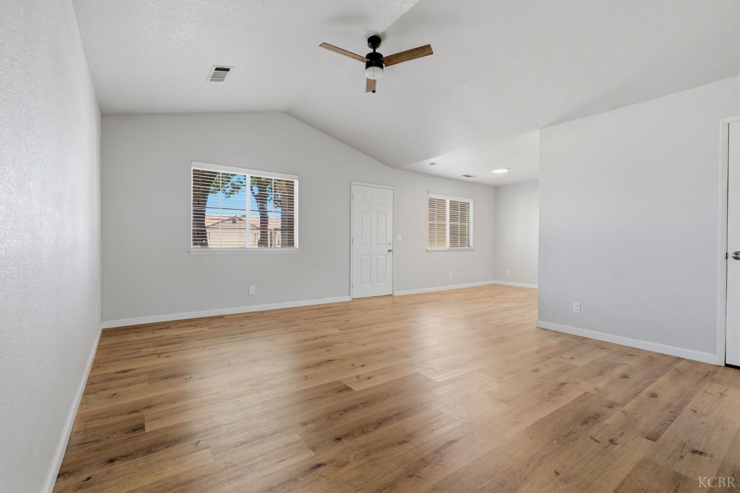 891 W Ambassador Dr, Hanford, CA 93230