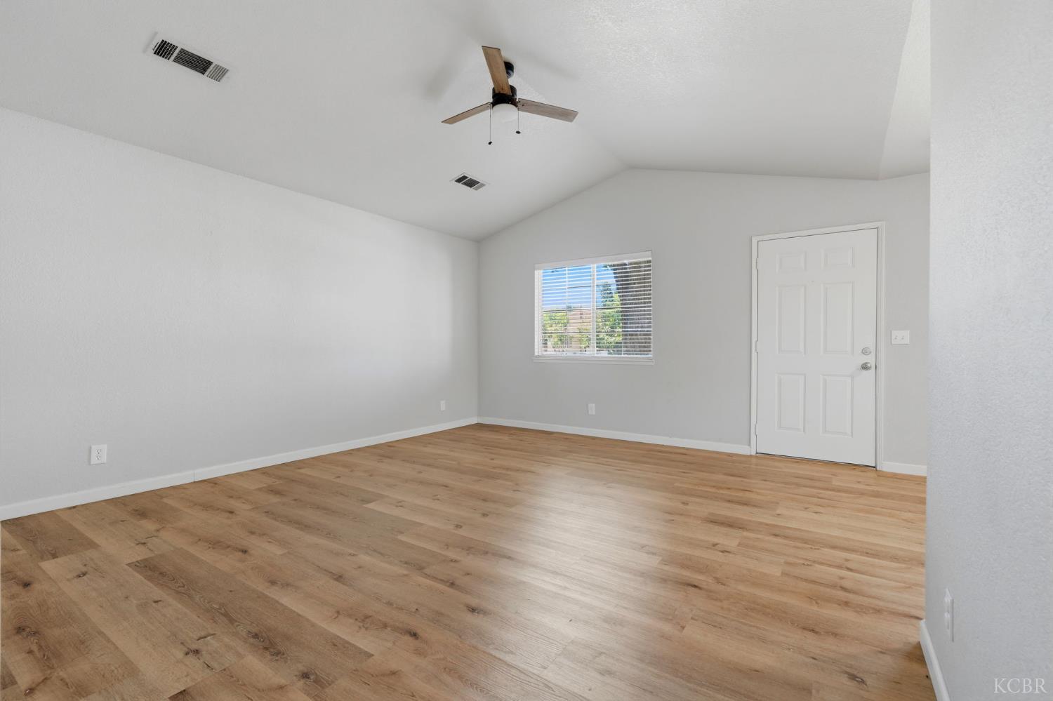 891 W Ambassador Dr, Hanford, CA 93230