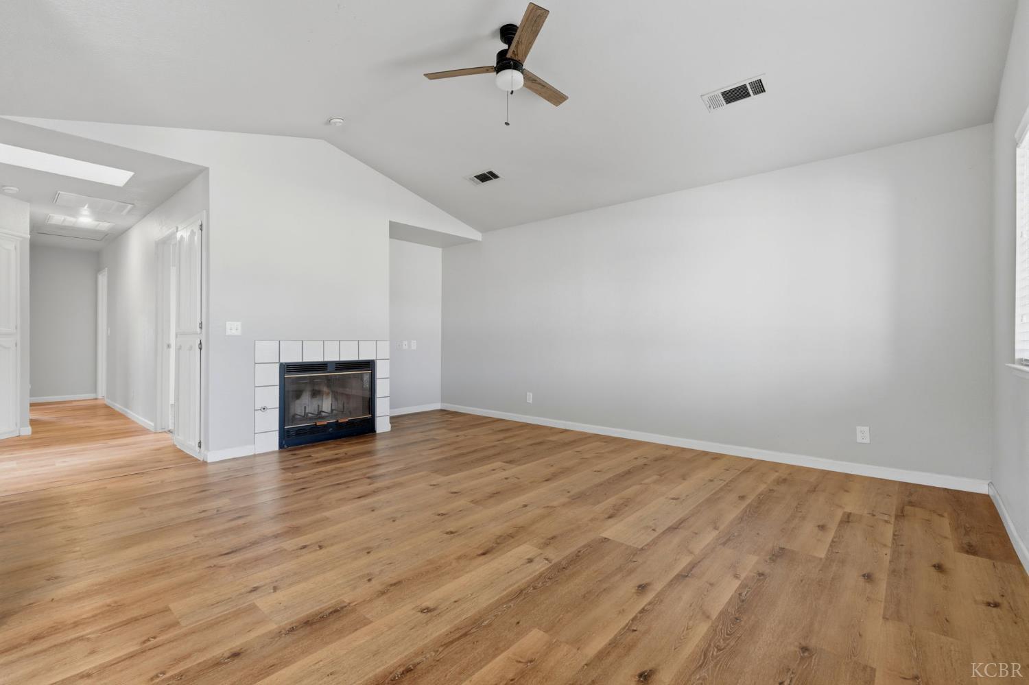 891 W Ambassador Dr, Hanford, CA 93230