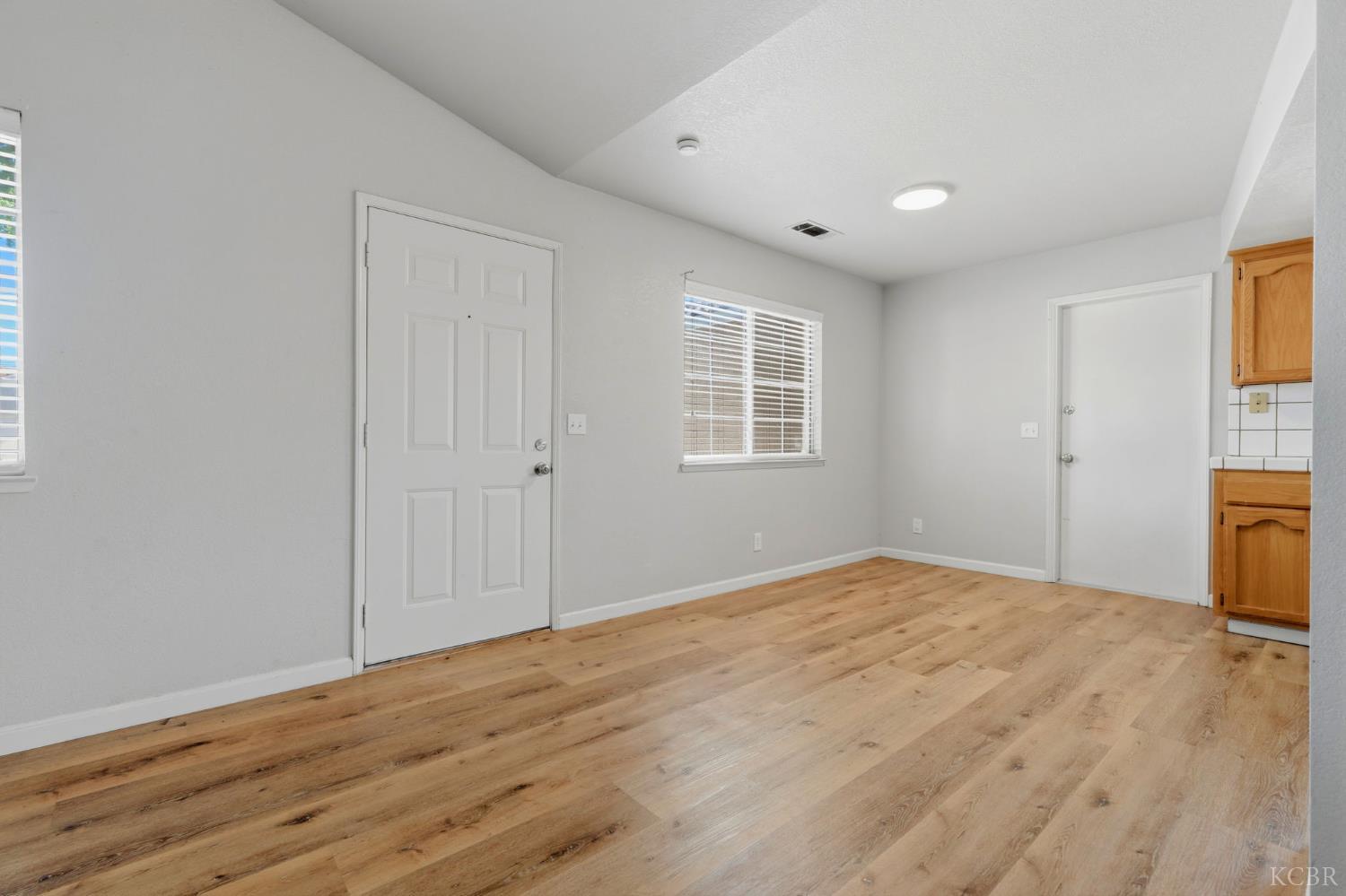 891 W Ambassador Dr, Hanford, CA 93230