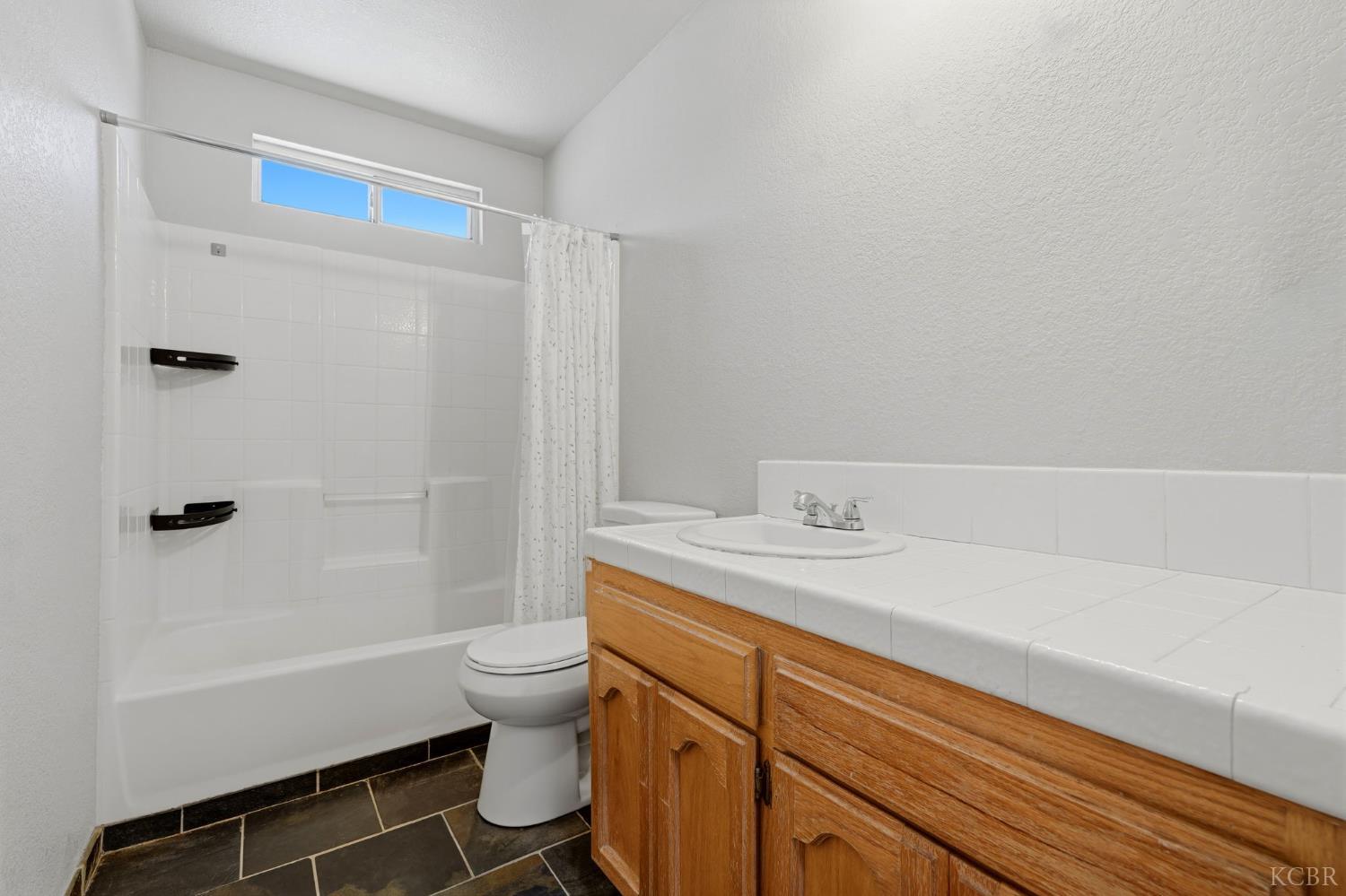 891 W Ambassador Dr, Hanford, CA 93230