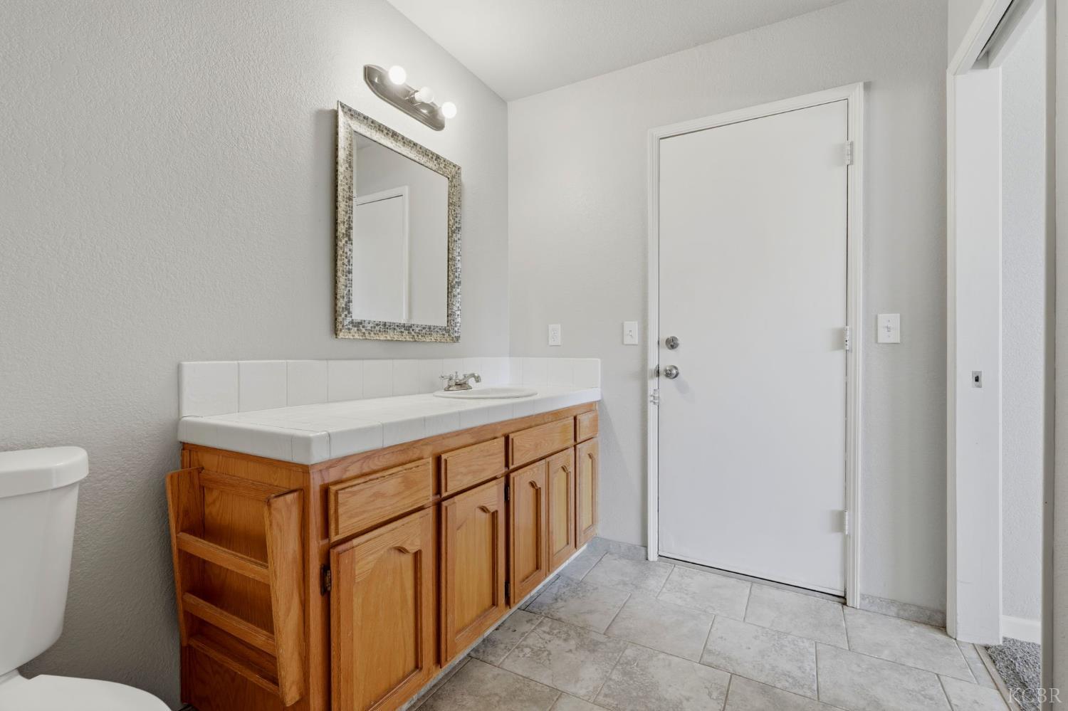 891 W Ambassador Dr, Hanford, CA 93230