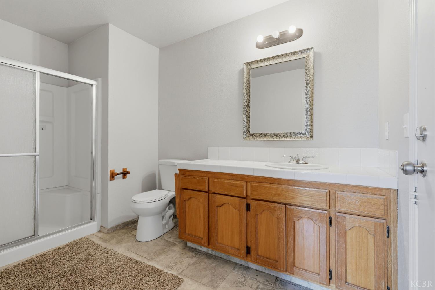 891 W Ambassador Dr, Hanford, CA 93230