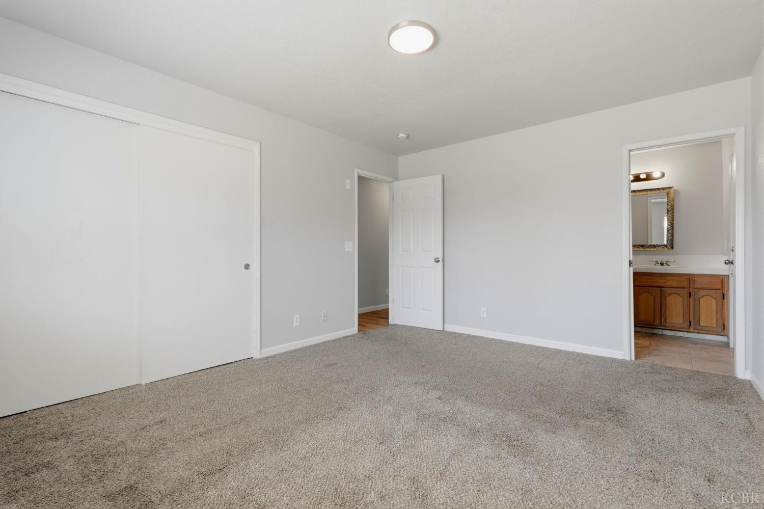 891 W Ambassador Dr, Hanford, CA 93230
