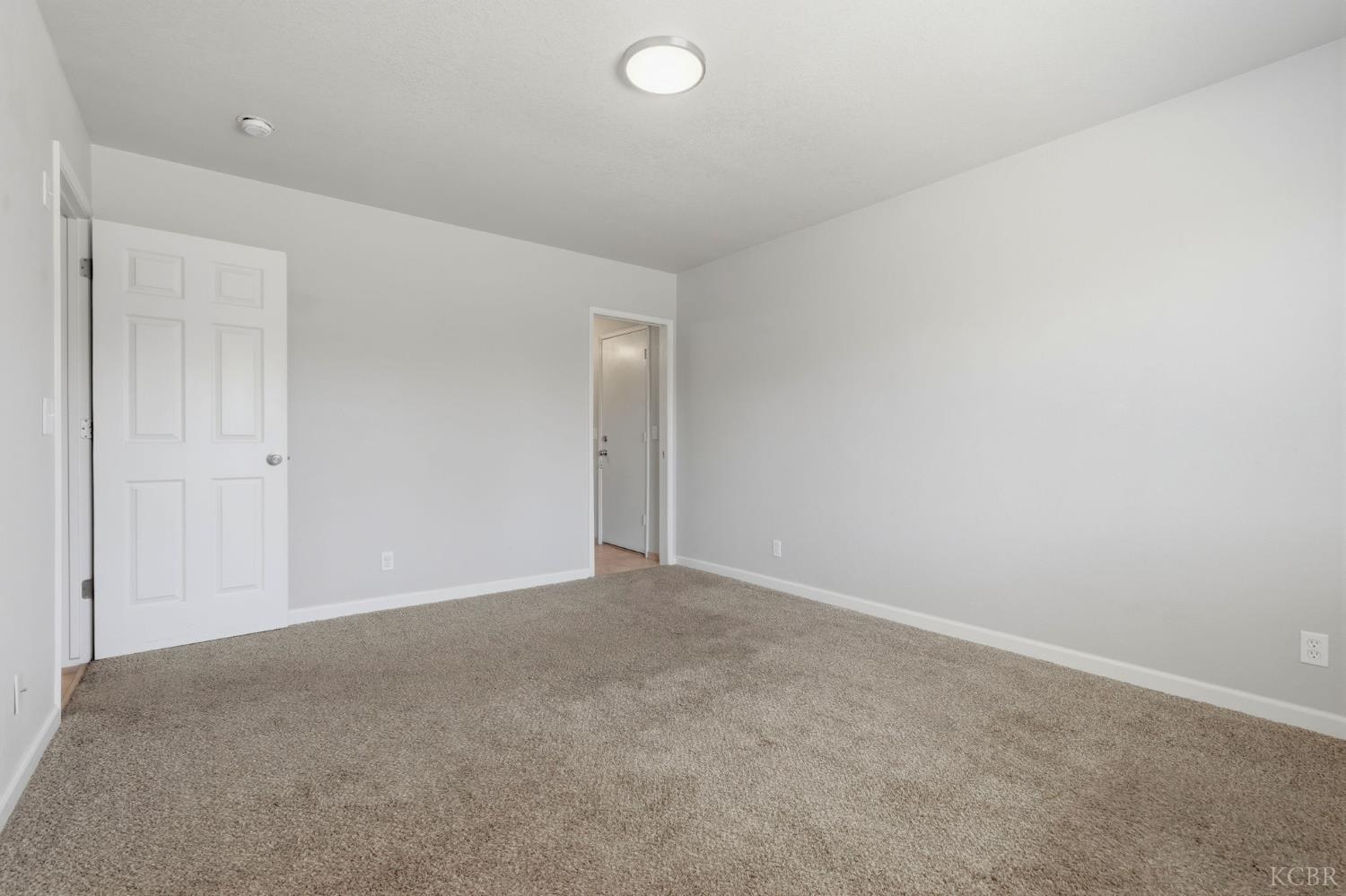 891 W Ambassador Dr, Hanford, CA 93230