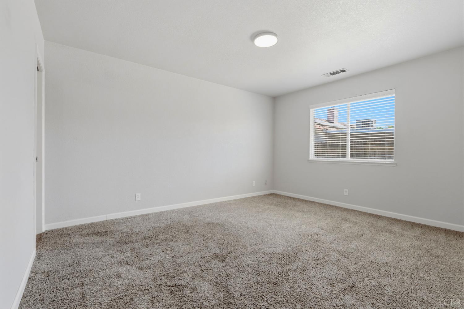 891 W Ambassador Dr, Hanford, CA 93230