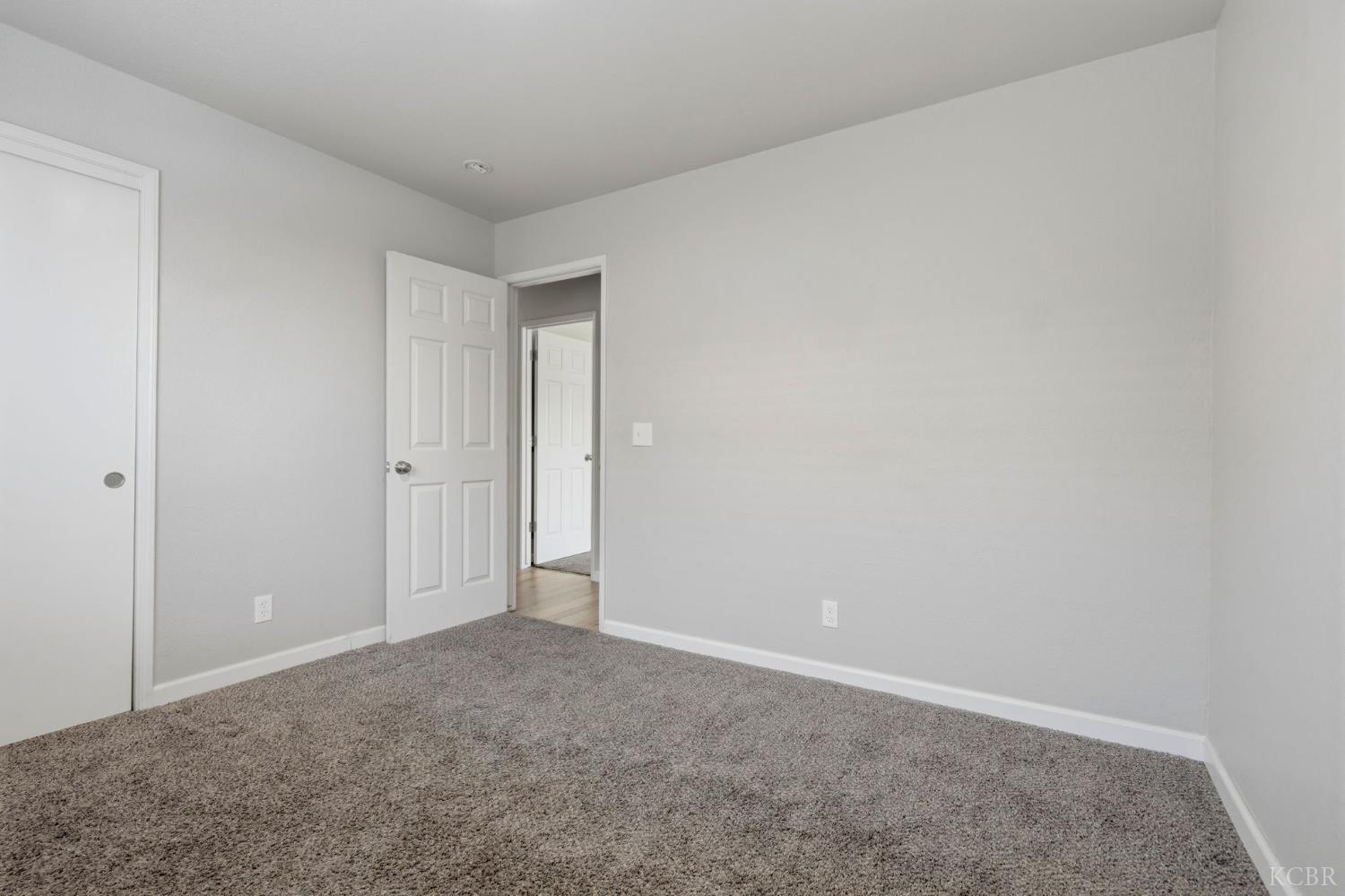 891 W Ambassador Dr, Hanford, CA 93230