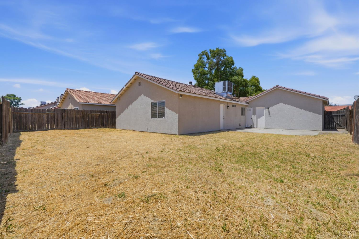 891 W Ambassador Dr, Hanford, CA 93230