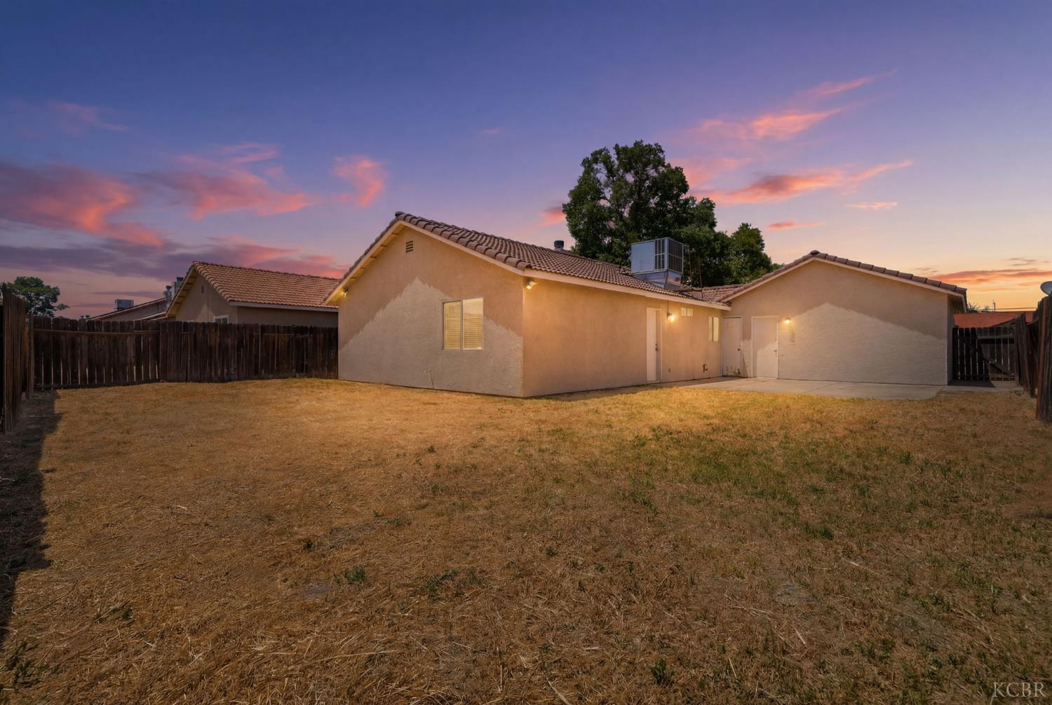 891 W Ambassador Dr, Hanford, CA 93230