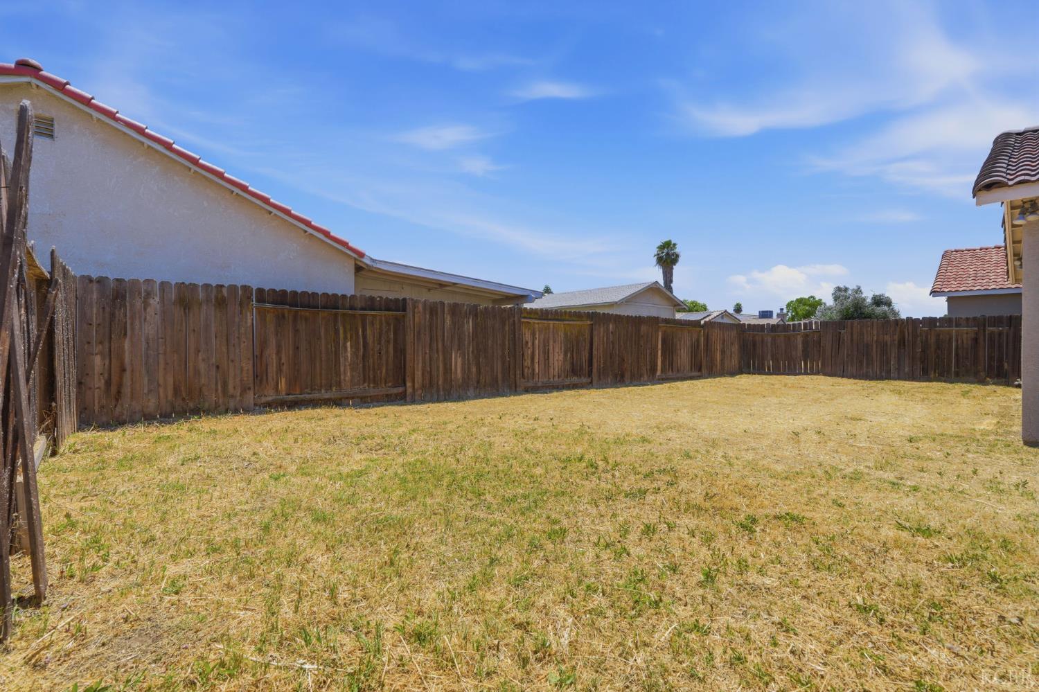 891 W Ambassador Dr, Hanford, CA 93230