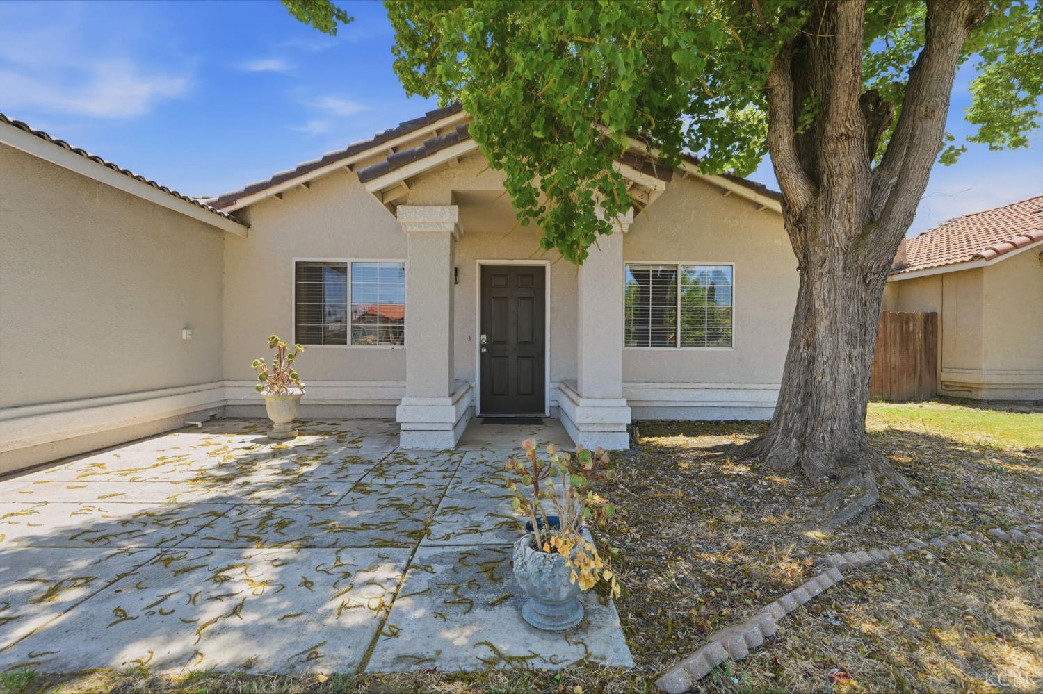 891 W Ambassador Dr, Hanford, CA 93230