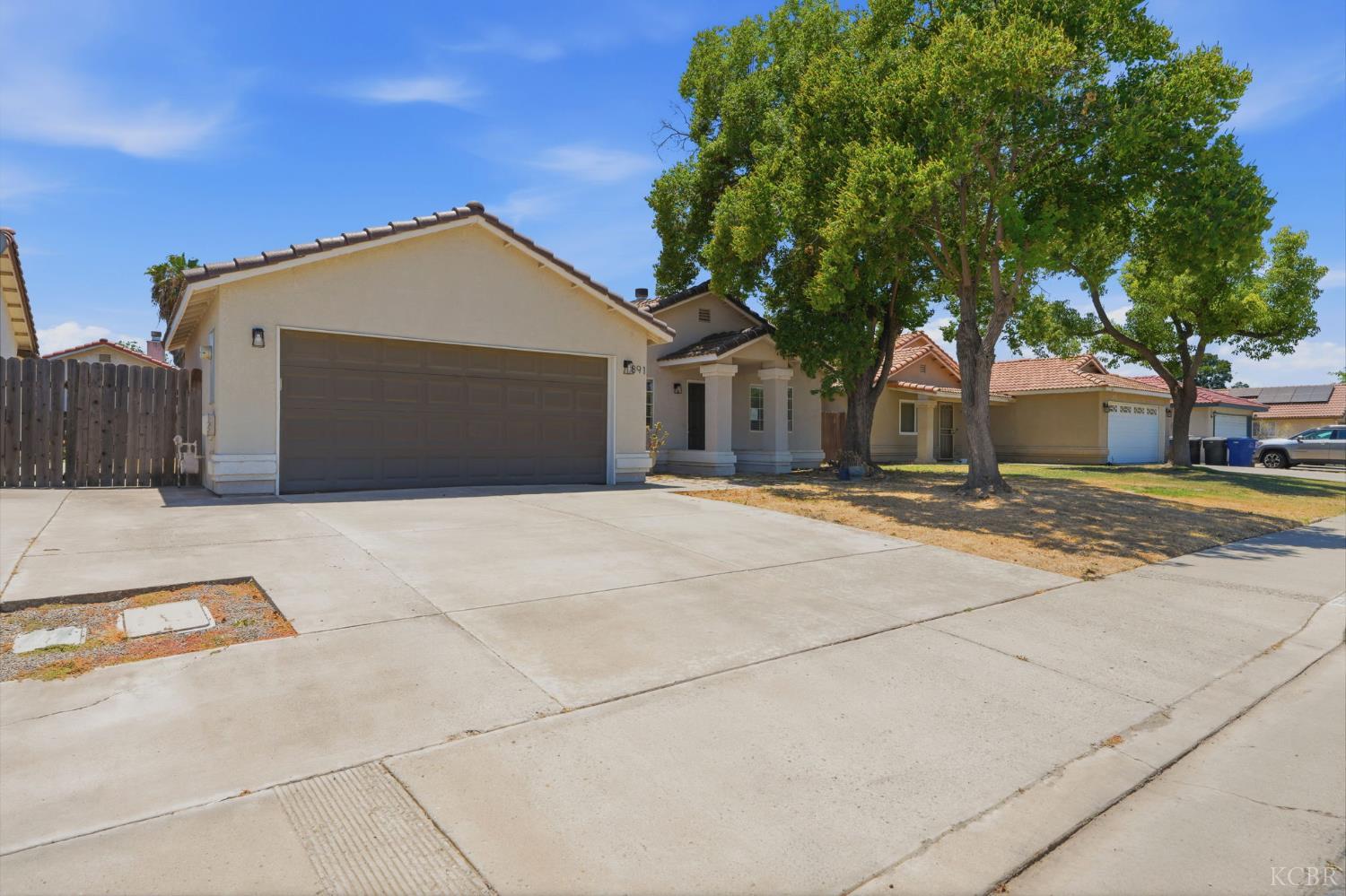 891 W Ambassador Dr, Hanford, CA 93230