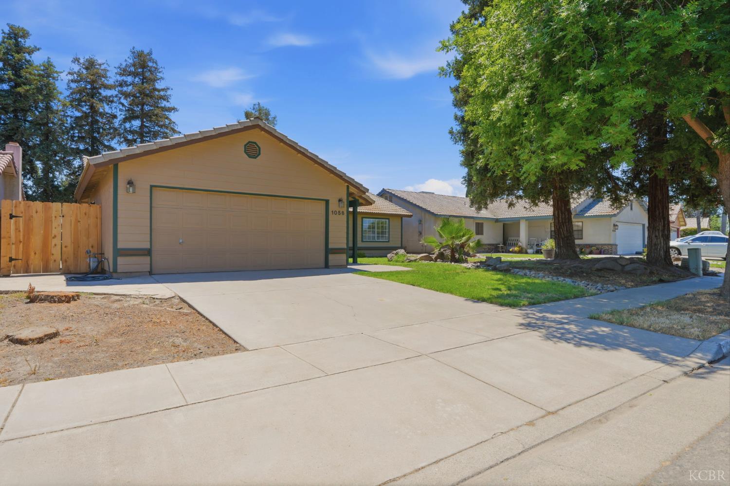 1056 N Petaluma St, Tulare, CA 93274