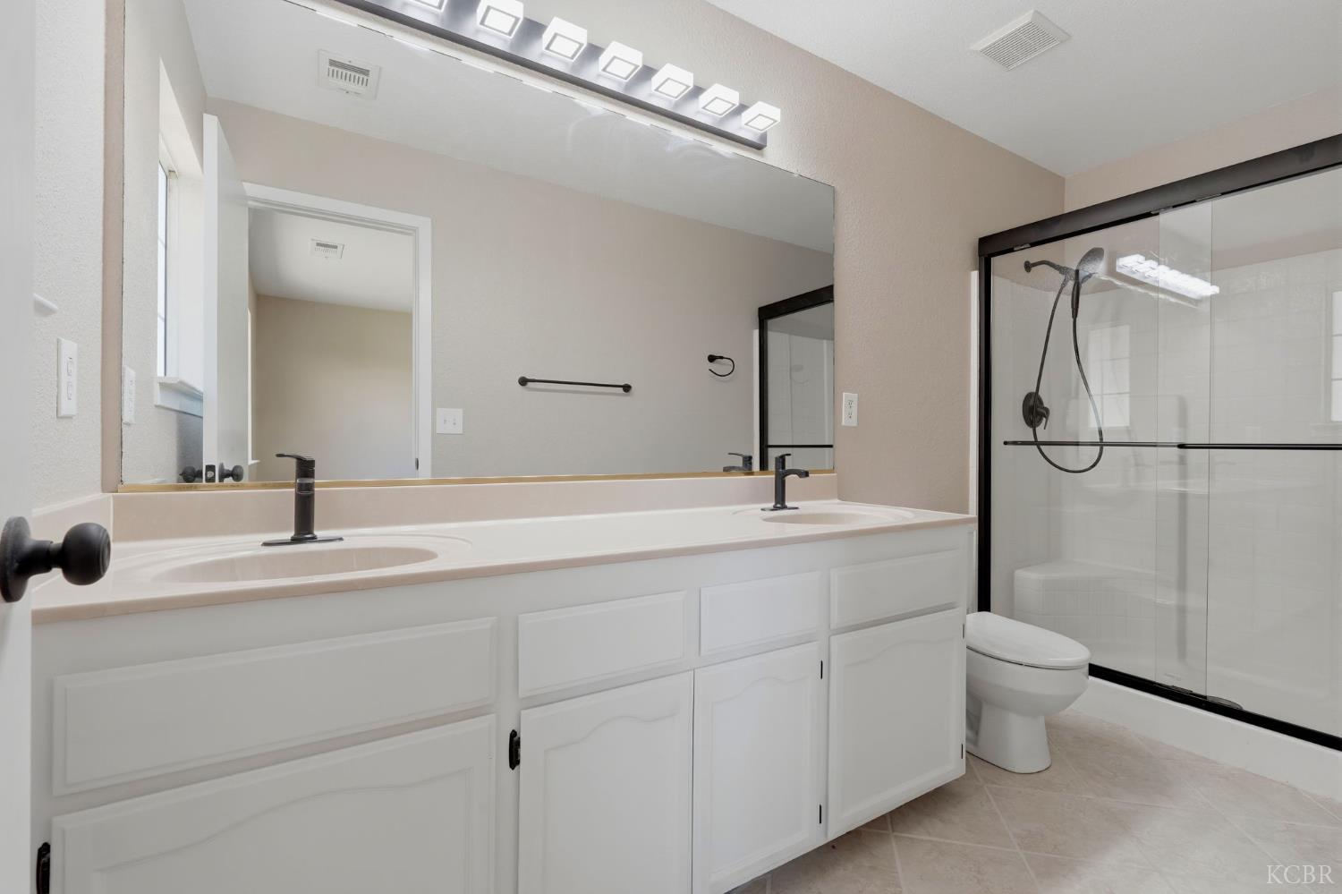 1056 N Petaluma St, Tulare, CA 93274