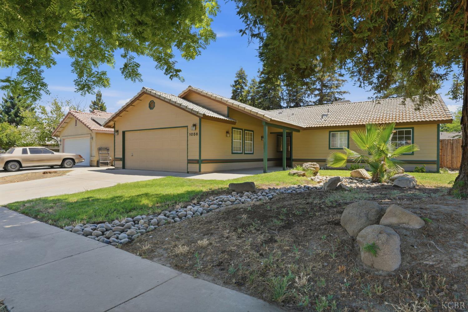 1056 N Petaluma St, Tulare, CA 93274