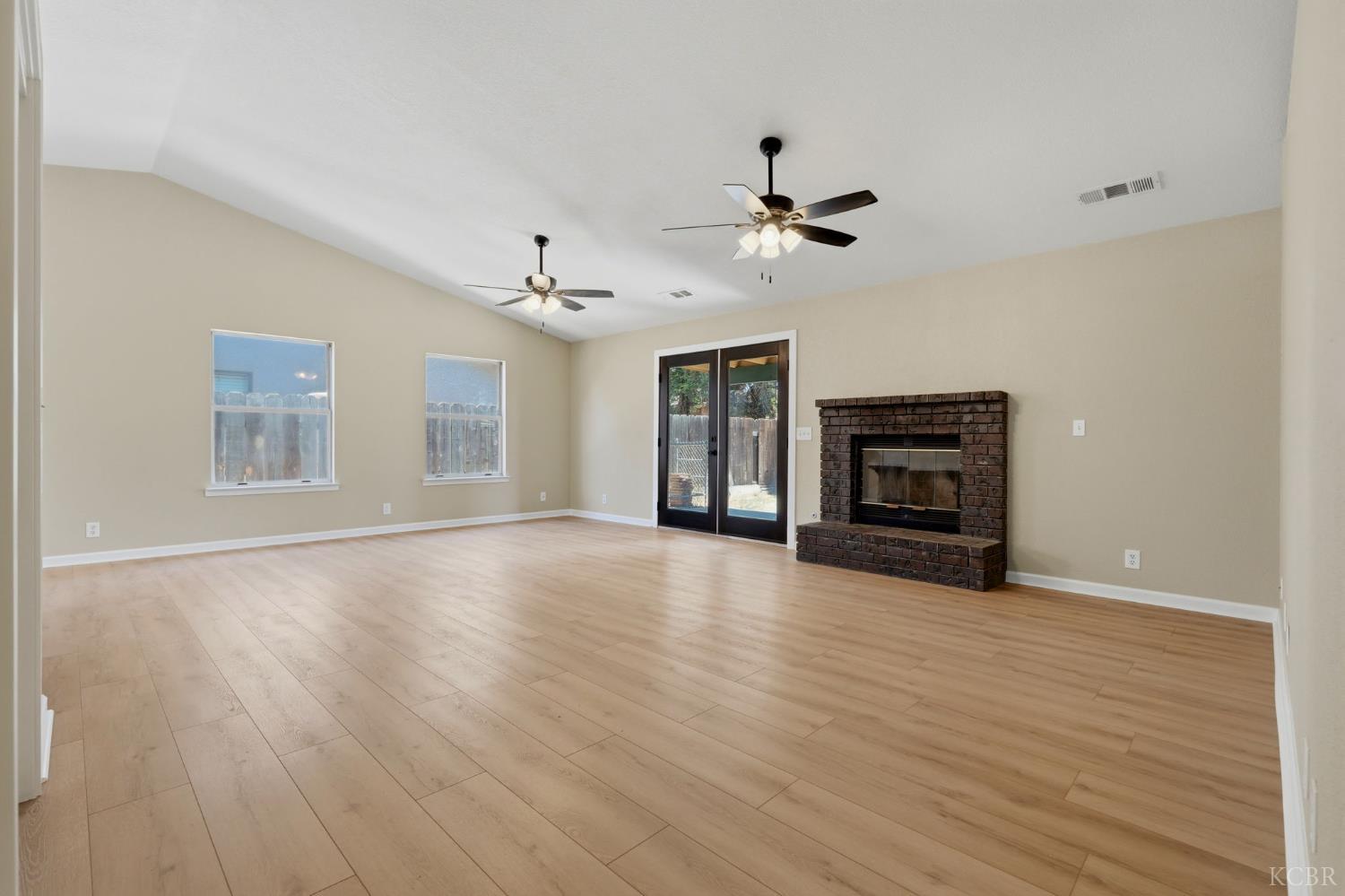 1056 N Petaluma St, Tulare, CA 93274