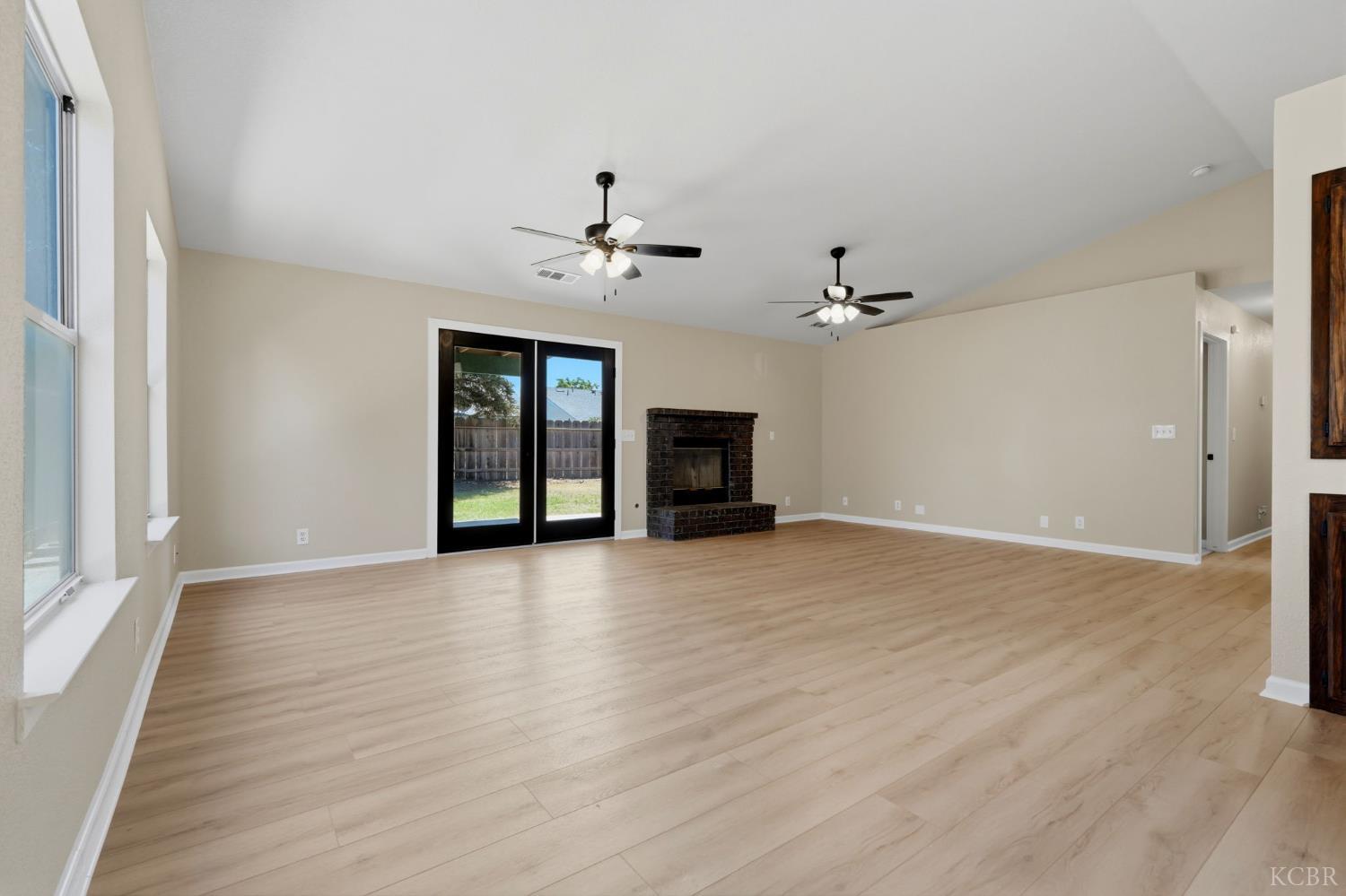 1056 N Petaluma St, Tulare, CA 93274