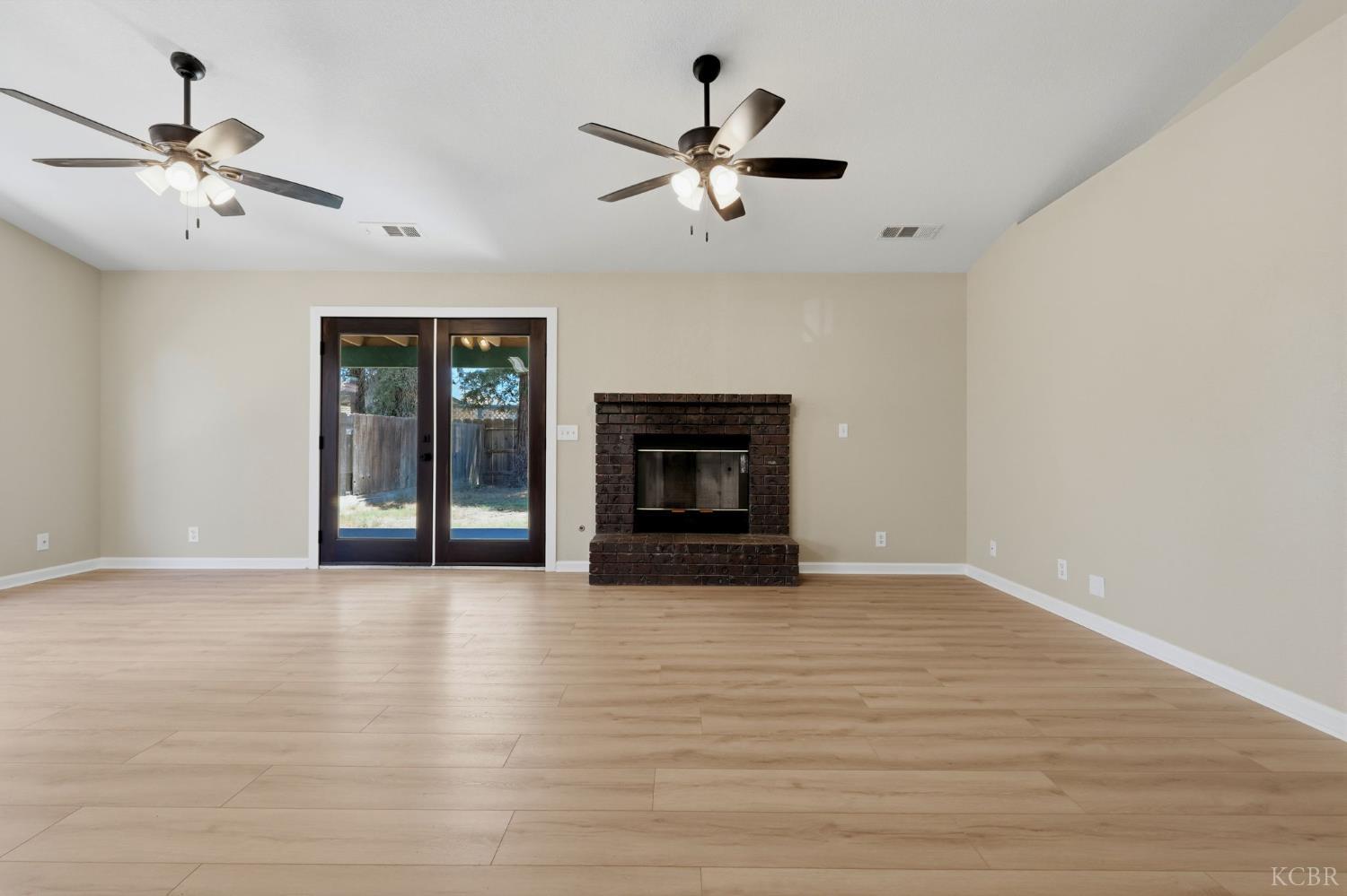 1056 N Petaluma St, Tulare, CA 93274