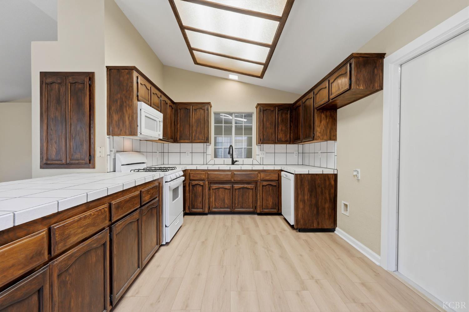 1056 N Petaluma St, Tulare, CA 93274