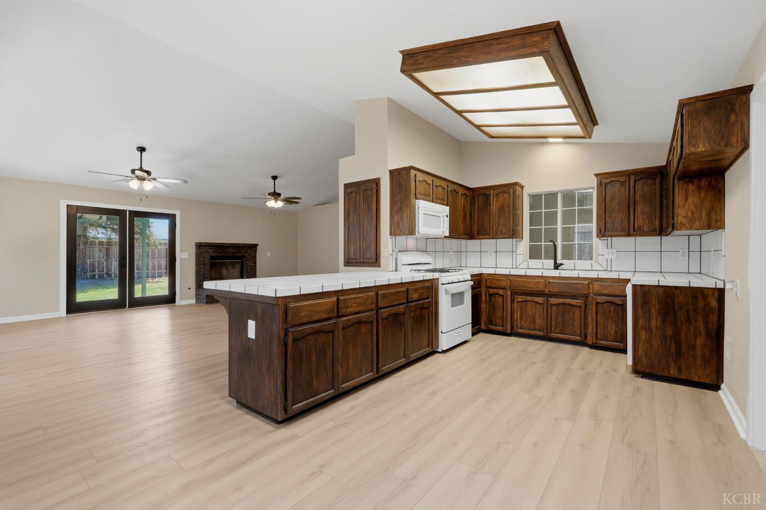 1056 N Petaluma St, Tulare, CA 93274
