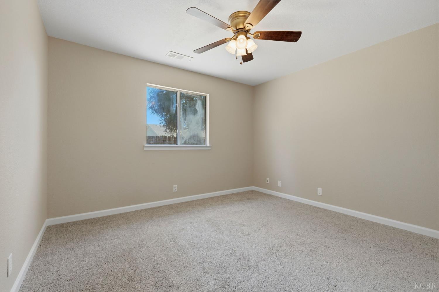 1056 N Petaluma St, Tulare, CA 93274