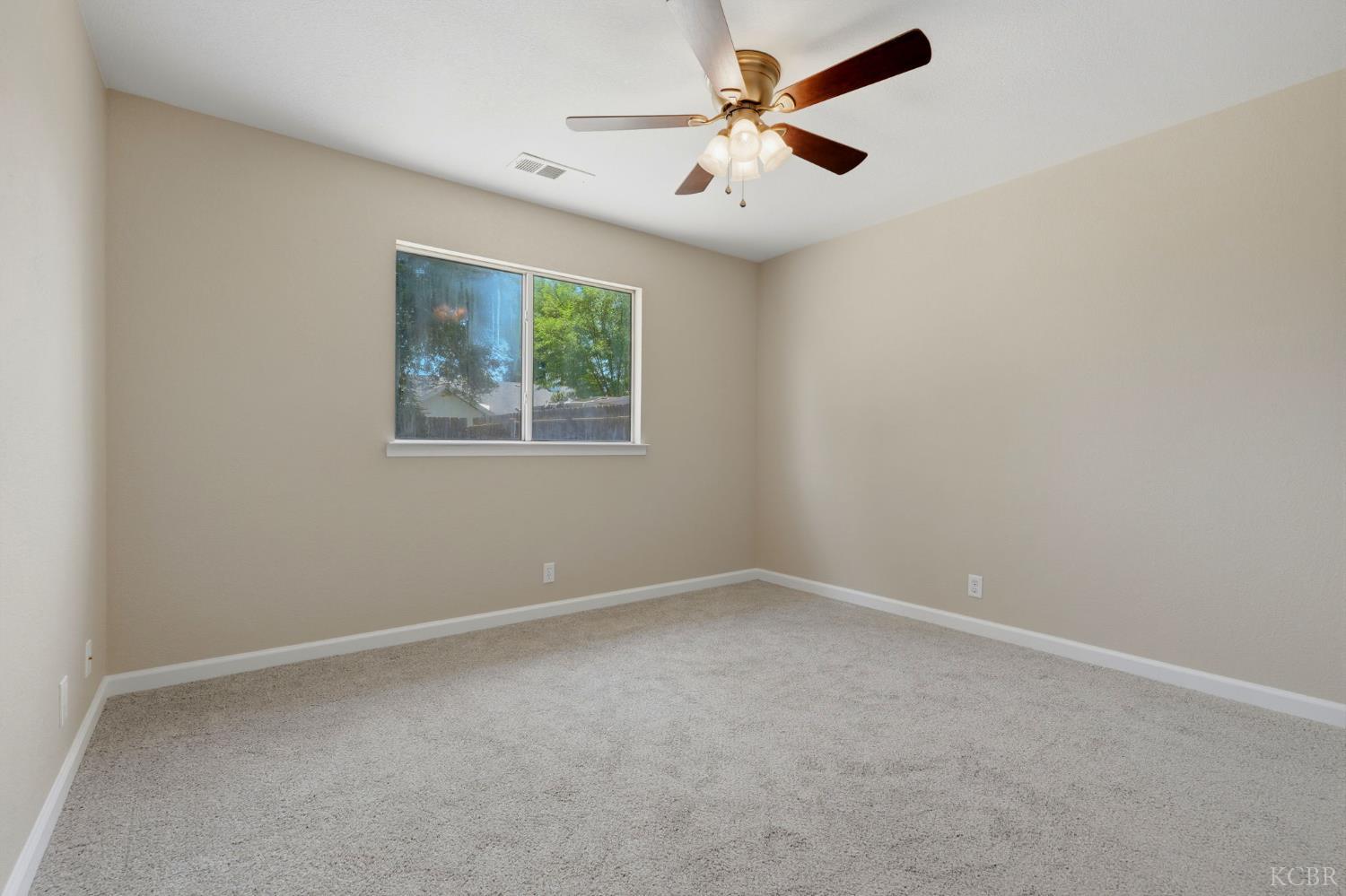 1056 N Petaluma St, Tulare, CA 93274