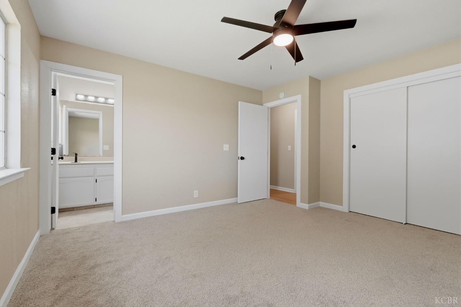 1056 N Petaluma St, Tulare, CA 93274