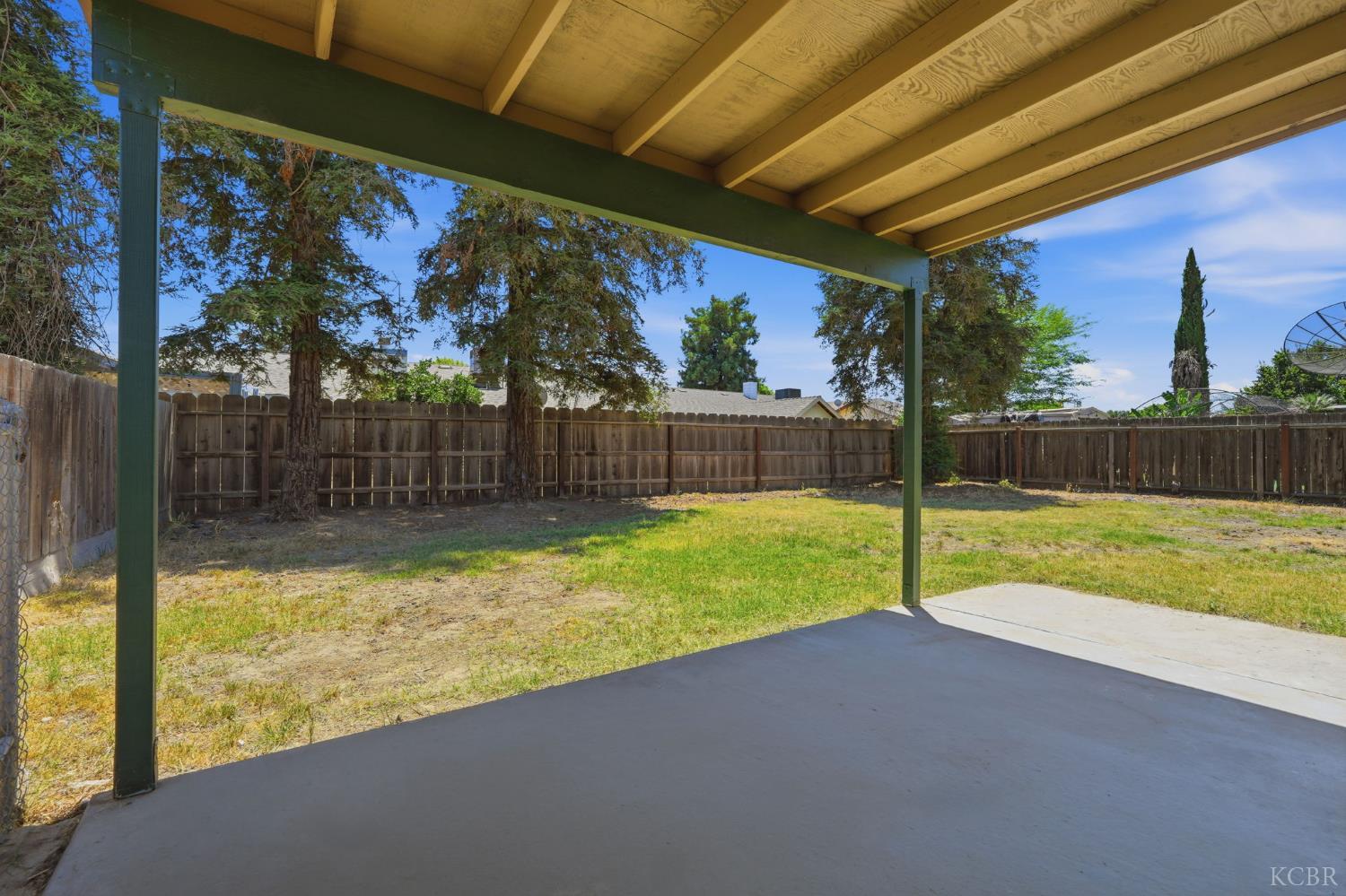 1056 N Petaluma St, Tulare, CA 93274