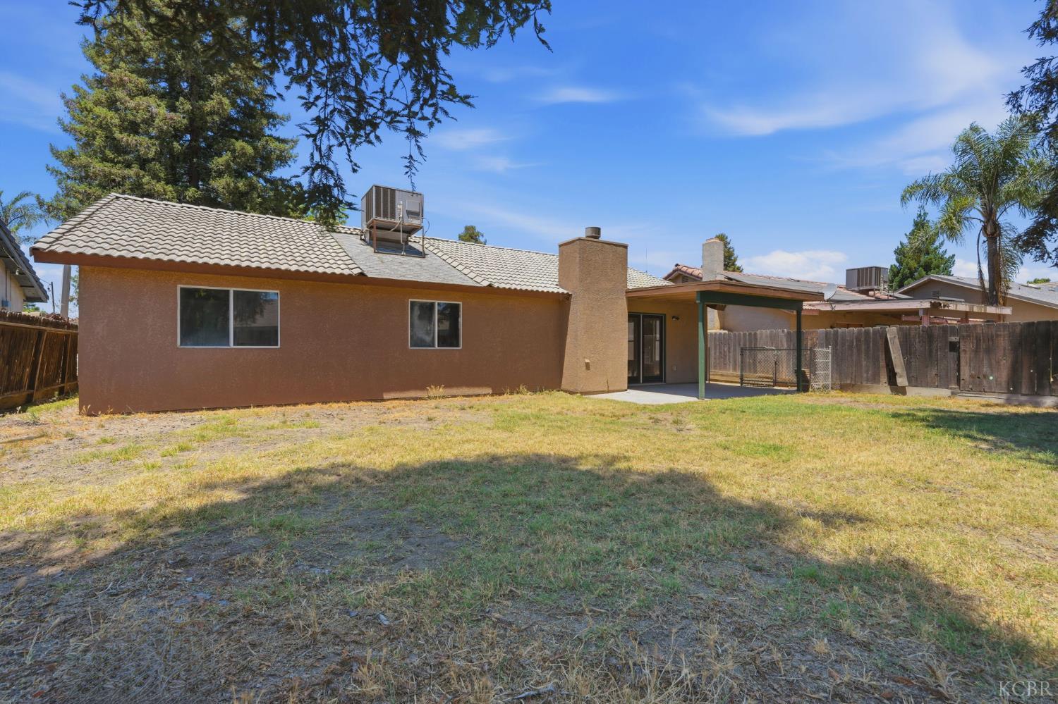 1056 N Petaluma St, Tulare, CA 93274