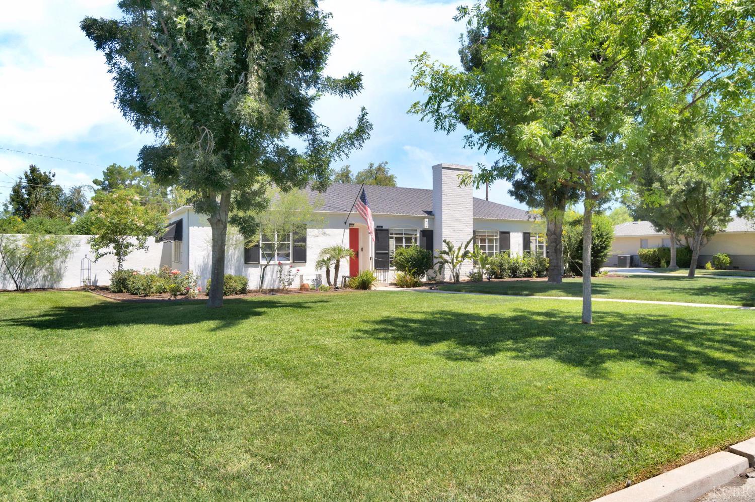 146 W Colonial Dr, Hanford, CA 93230