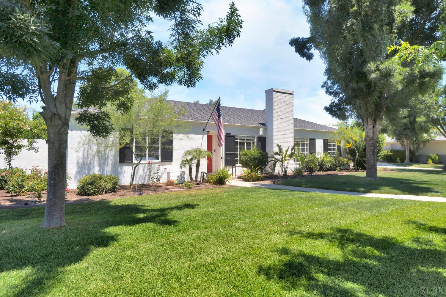 146 W Colonial Dr, Hanford, CA 93230