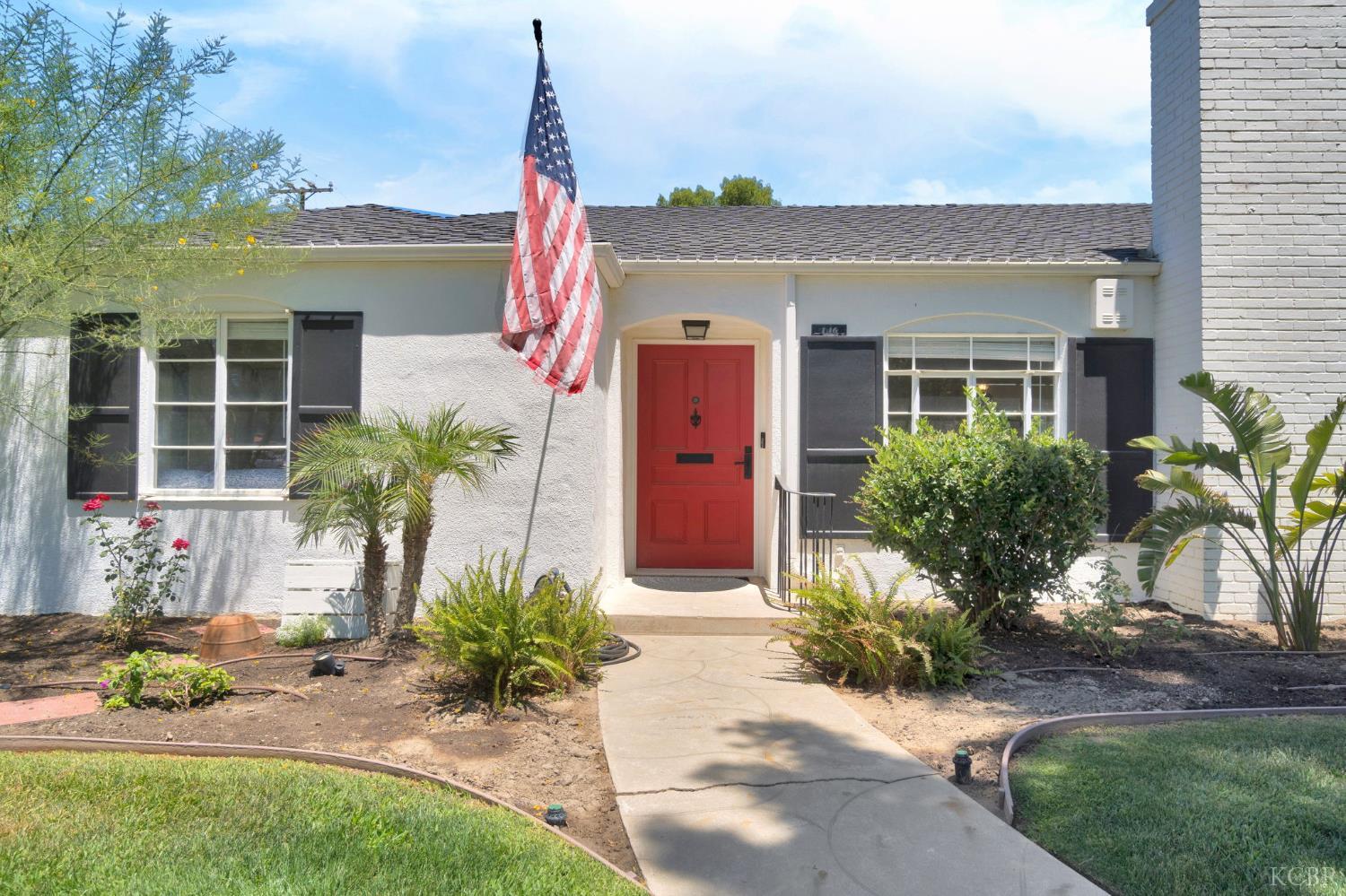146 W Colonial Dr, Hanford, CA 93230