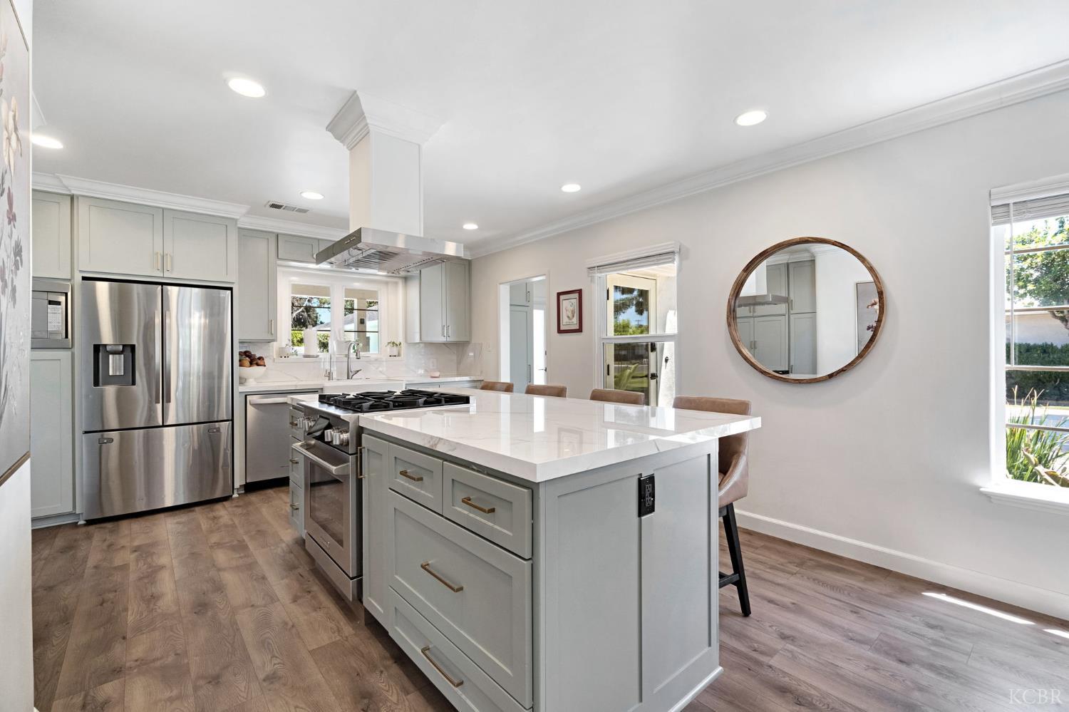 146 W Colonial Dr, Hanford, CA 93230