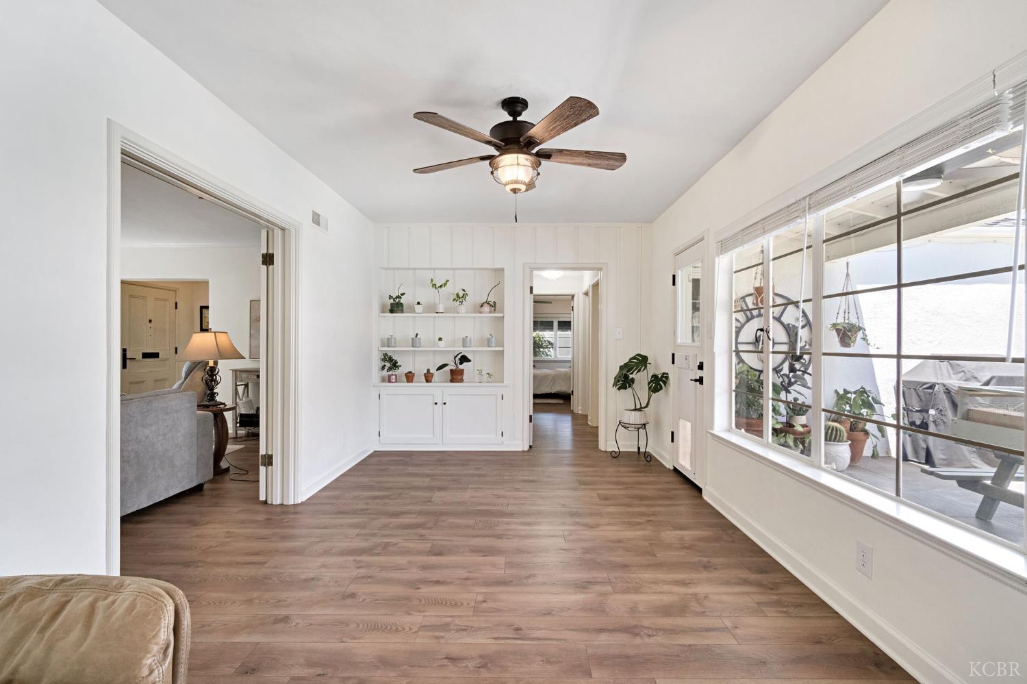 146 W Colonial Dr, Hanford, CA 93230