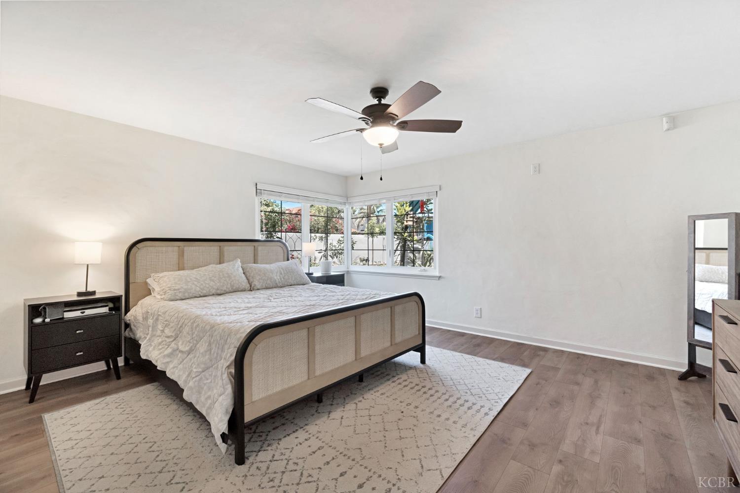 146 W Colonial Dr, Hanford, CA 93230