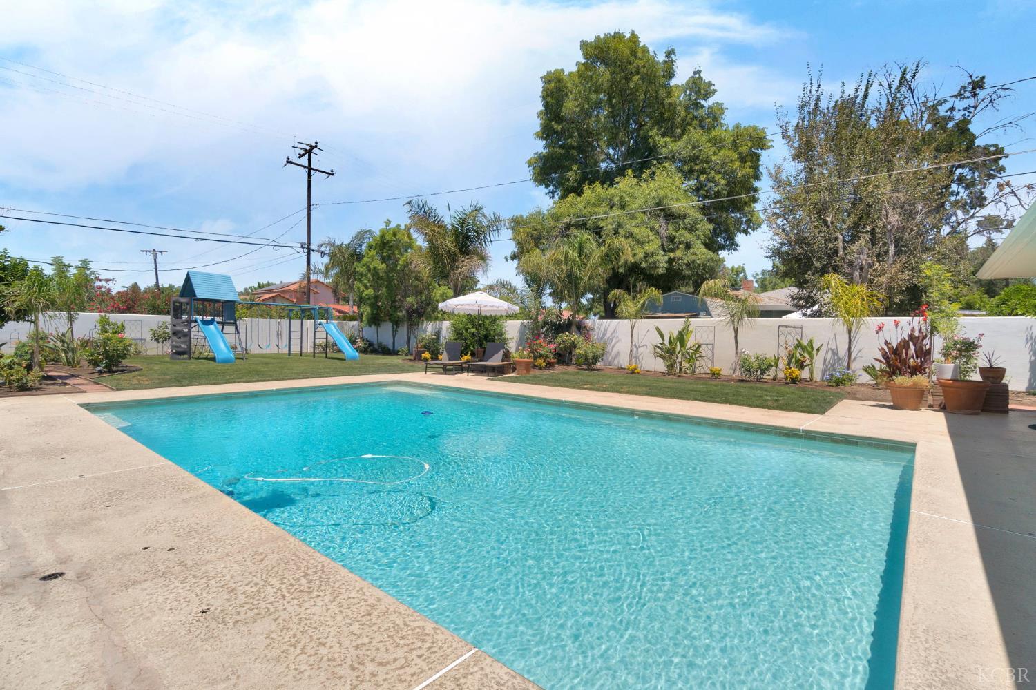 146 W Colonial Dr, Hanford, CA 93230