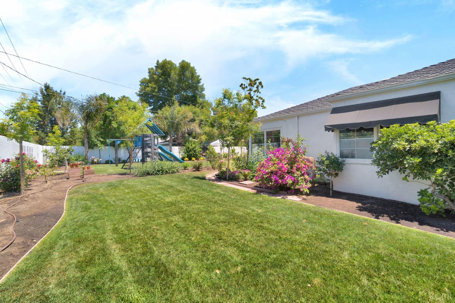 146 W Colonial Dr, Hanford, CA 93230