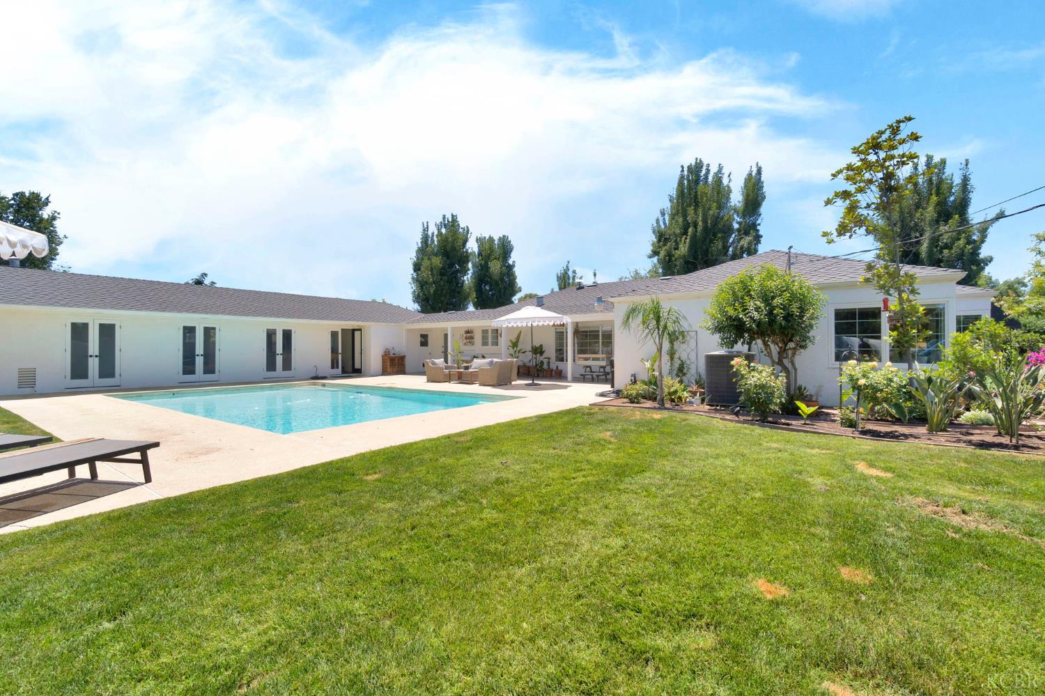 146 W Colonial Dr, Hanford, CA 93230