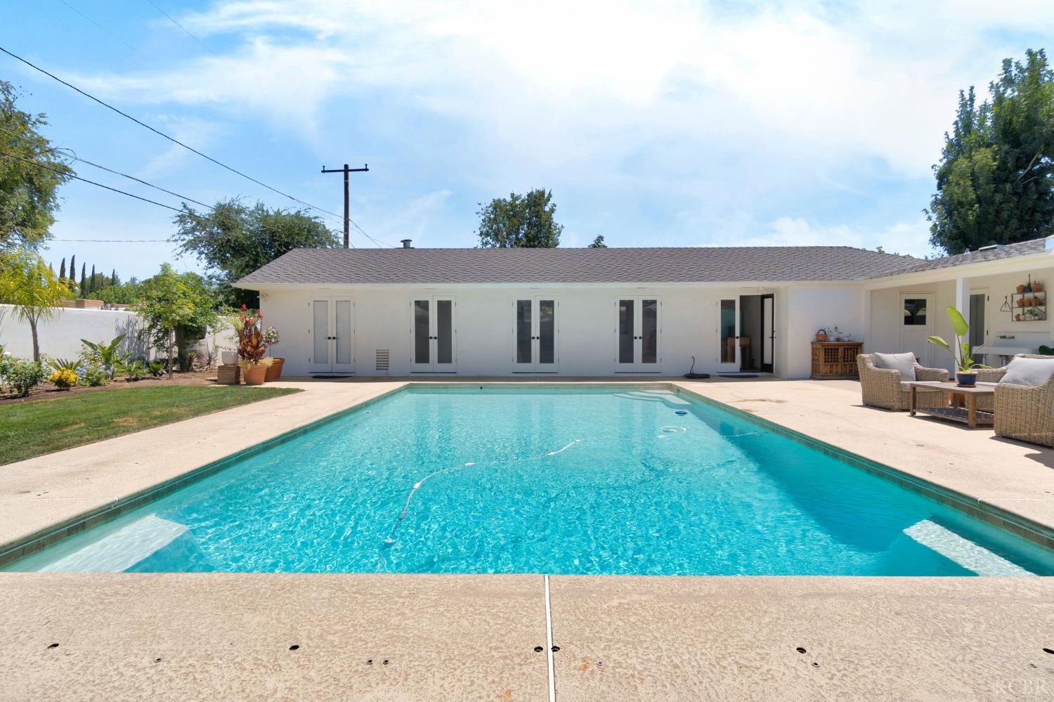 146 W Colonial Dr, Hanford, CA 93230