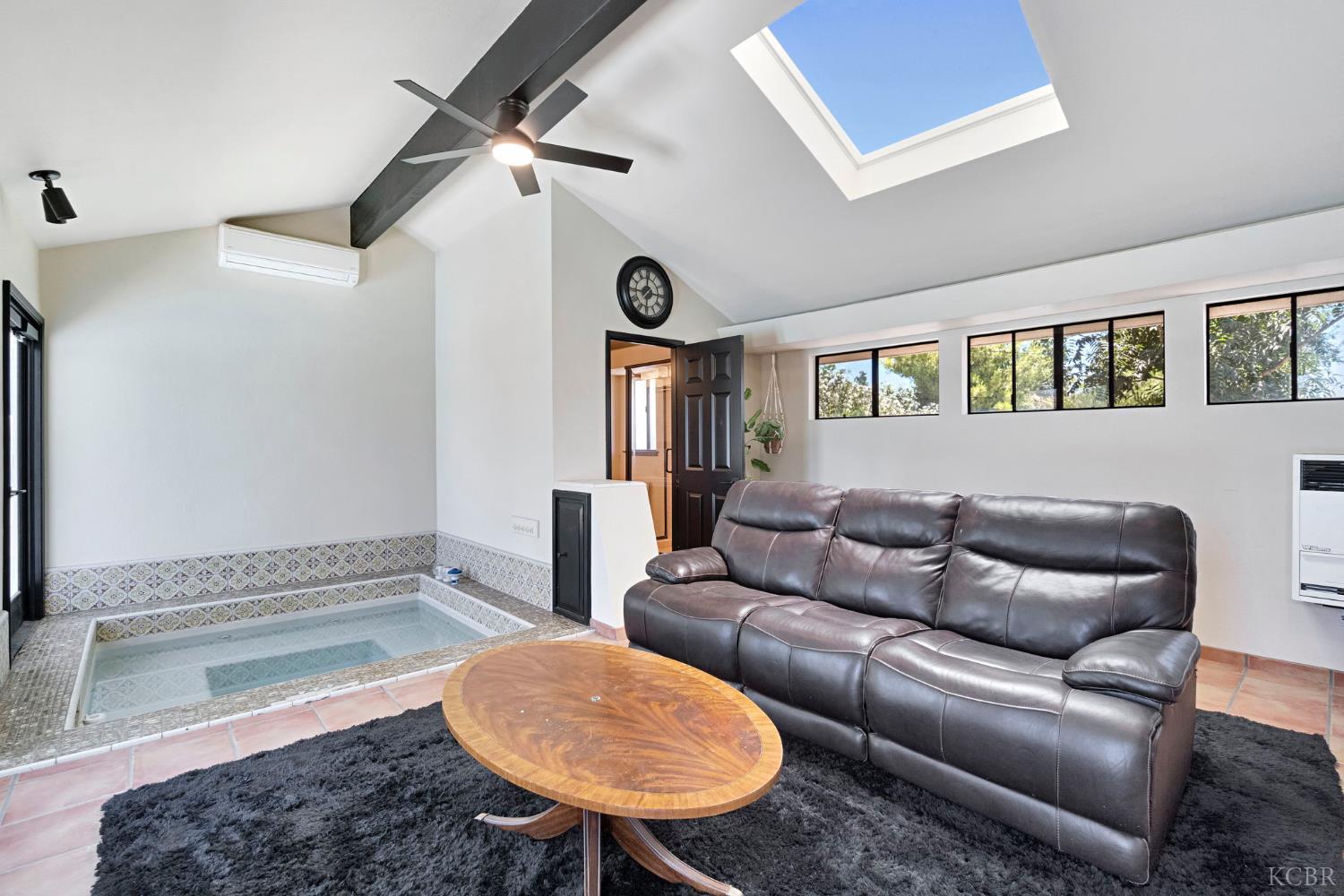 146 W Colonial Dr, Hanford, CA 93230