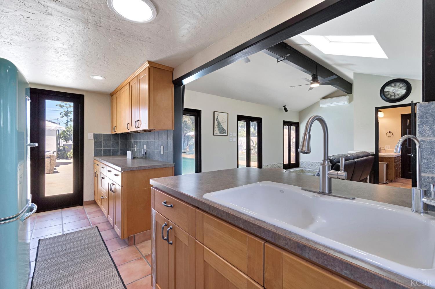 146 W Colonial Dr, Hanford, CA 93230