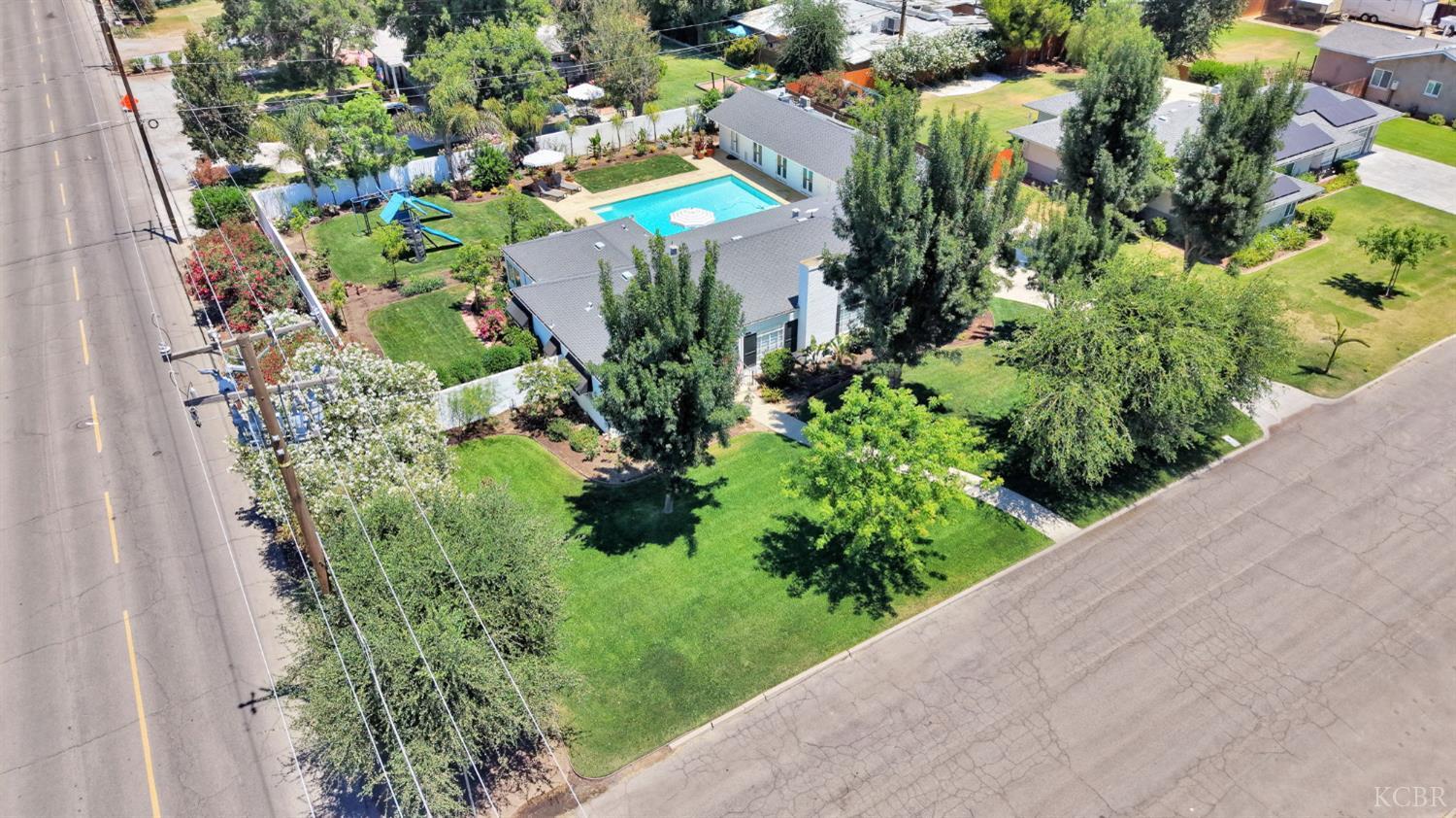 146 W Colonial Dr, Hanford, CA 93230