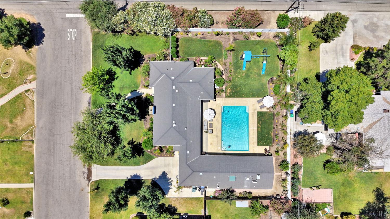 146 W Colonial Dr, Hanford, CA 93230