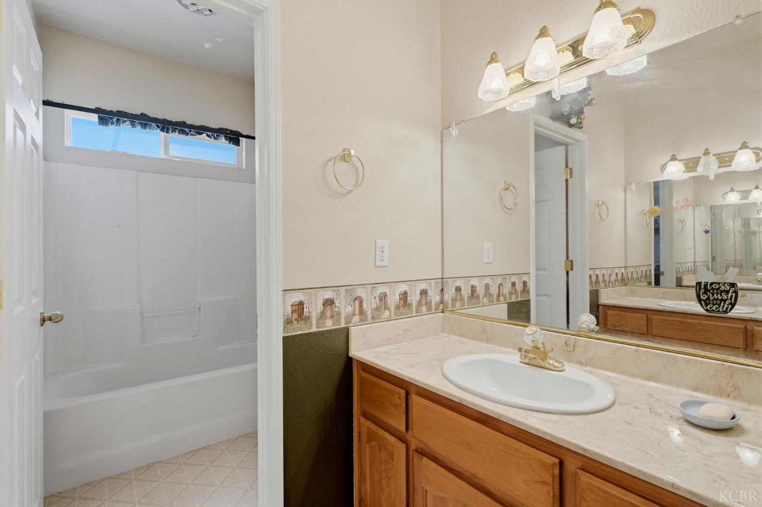 1623 Humbolt St, Lemoore, CA 93245