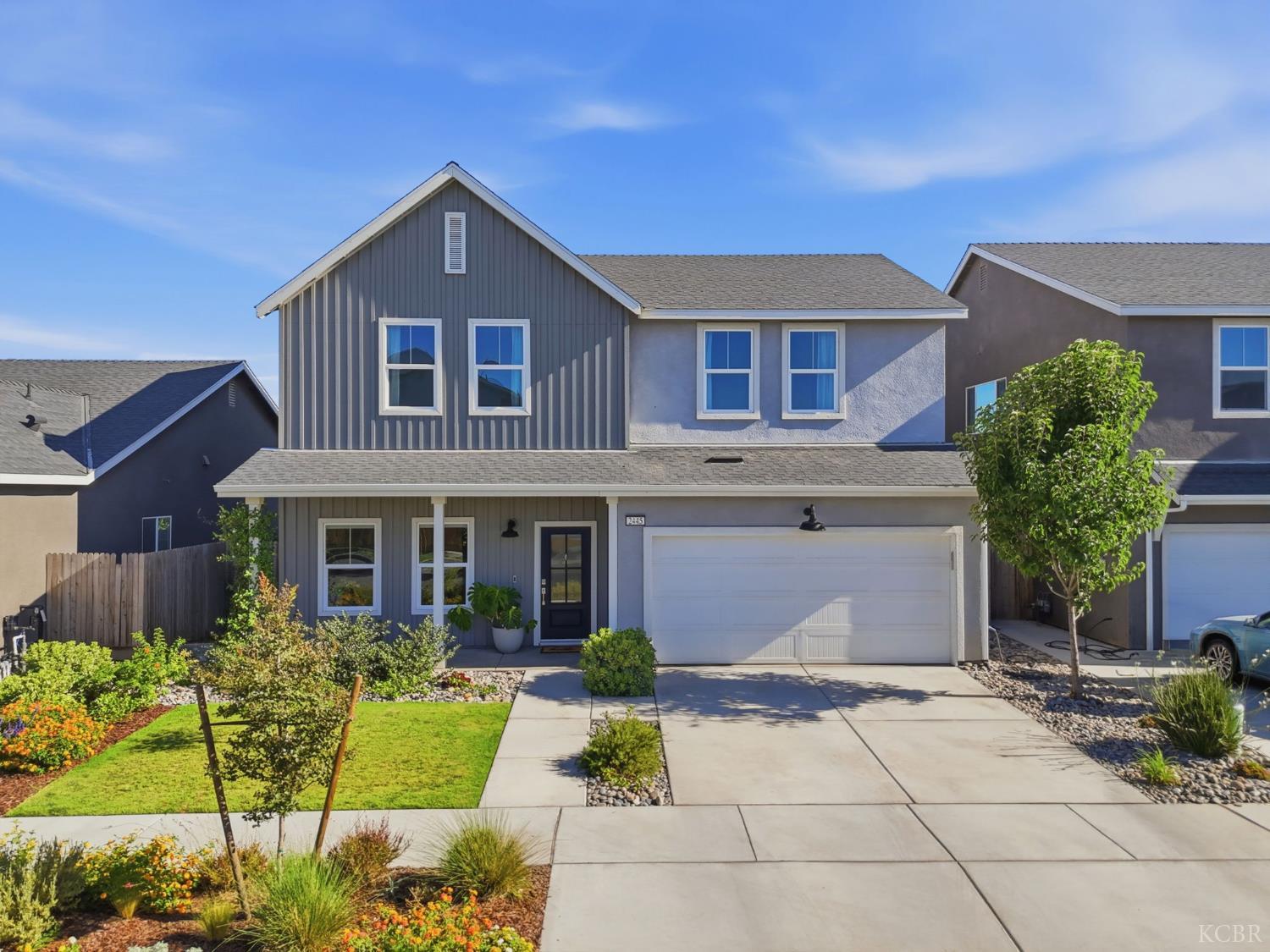 2445 W Claridge Way, Hanford, CA 93230