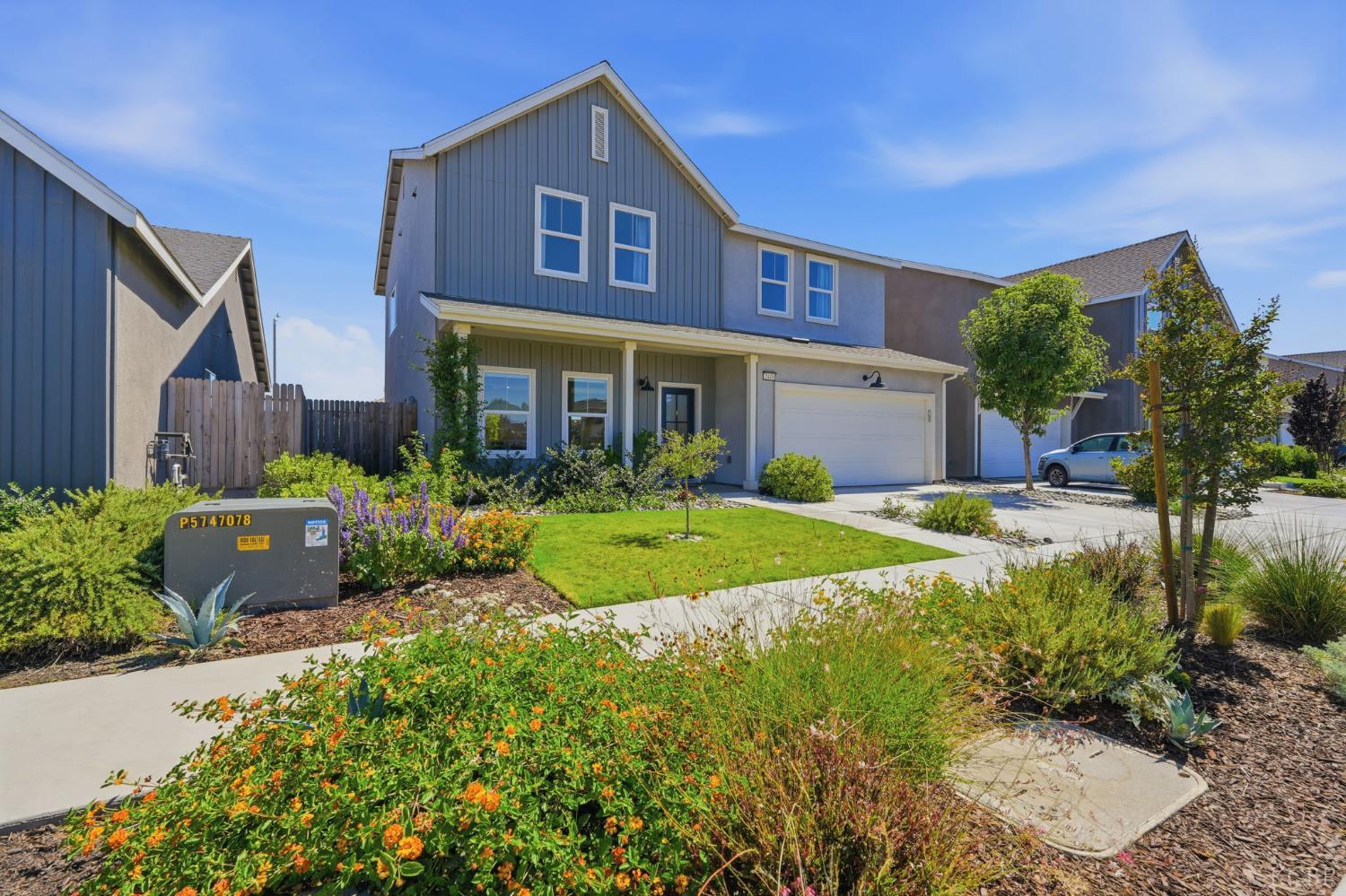 2445 W Claridge Way, Hanford, CA 93230