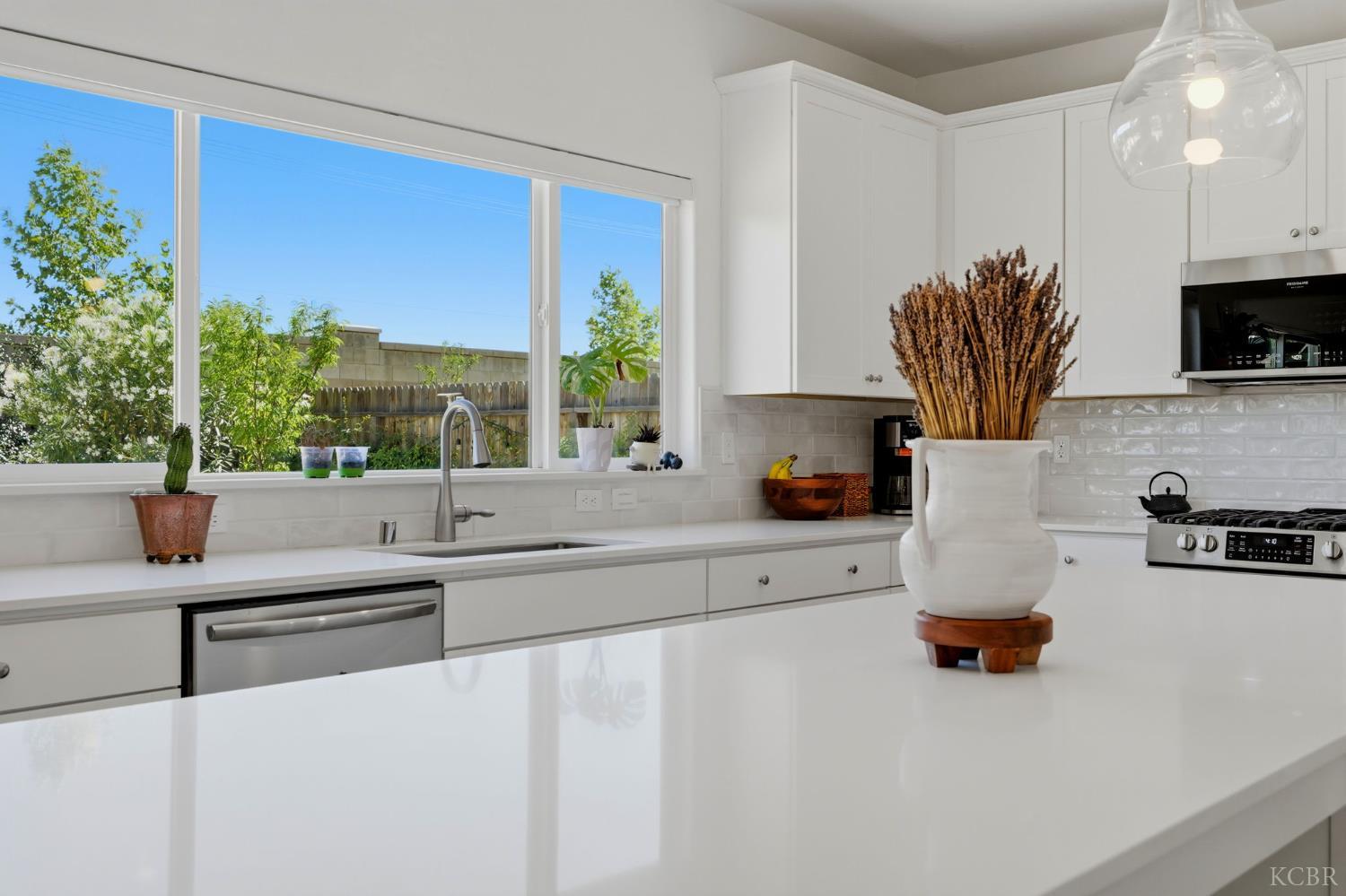 2445 W Claridge Way, Hanford, CA 93230